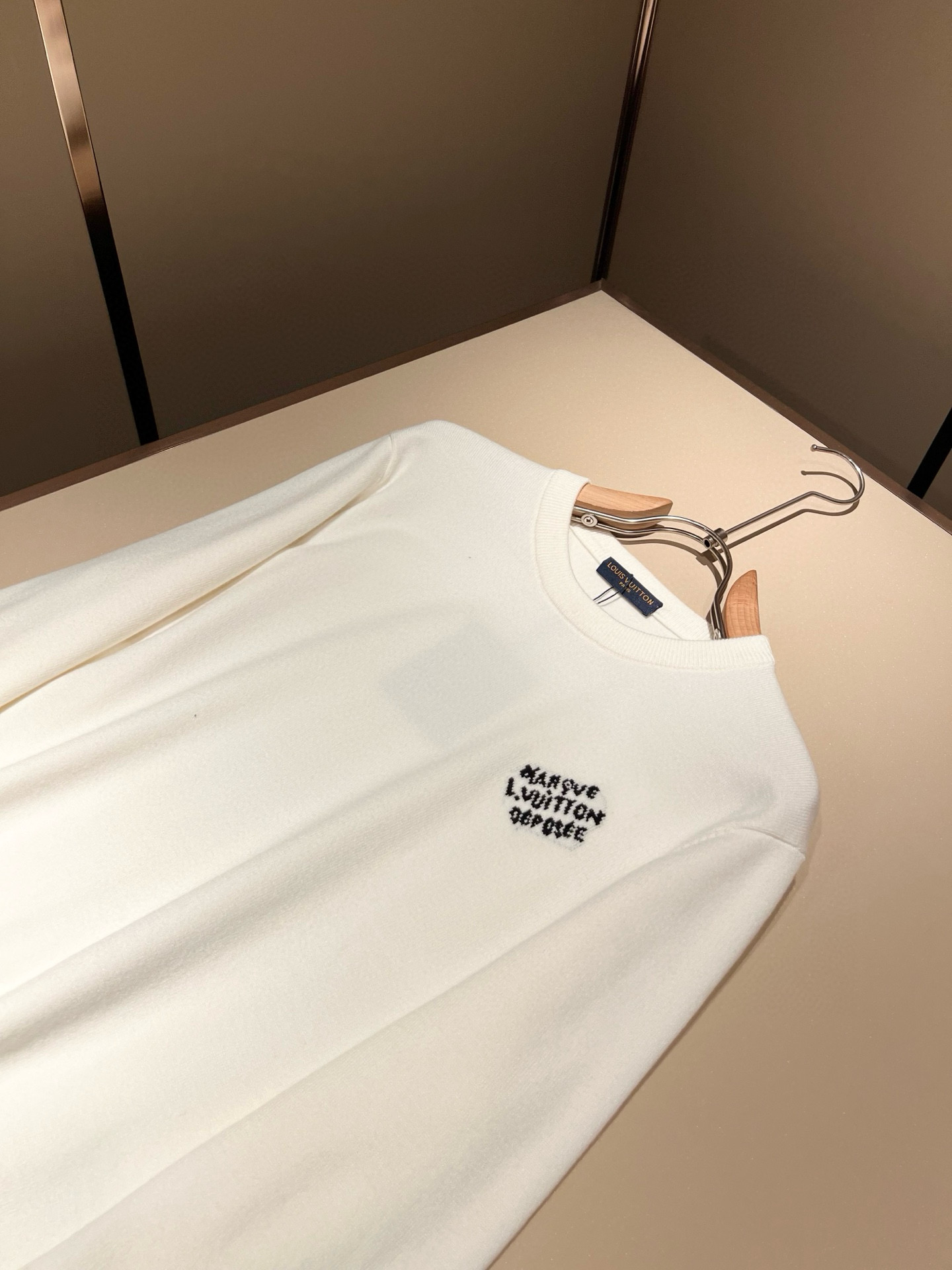 Louis Vuit*on 2025秋冬路易家族轻奢针织羊毛衫！男女同款👫装饰！ 路易家族的新高端，细节