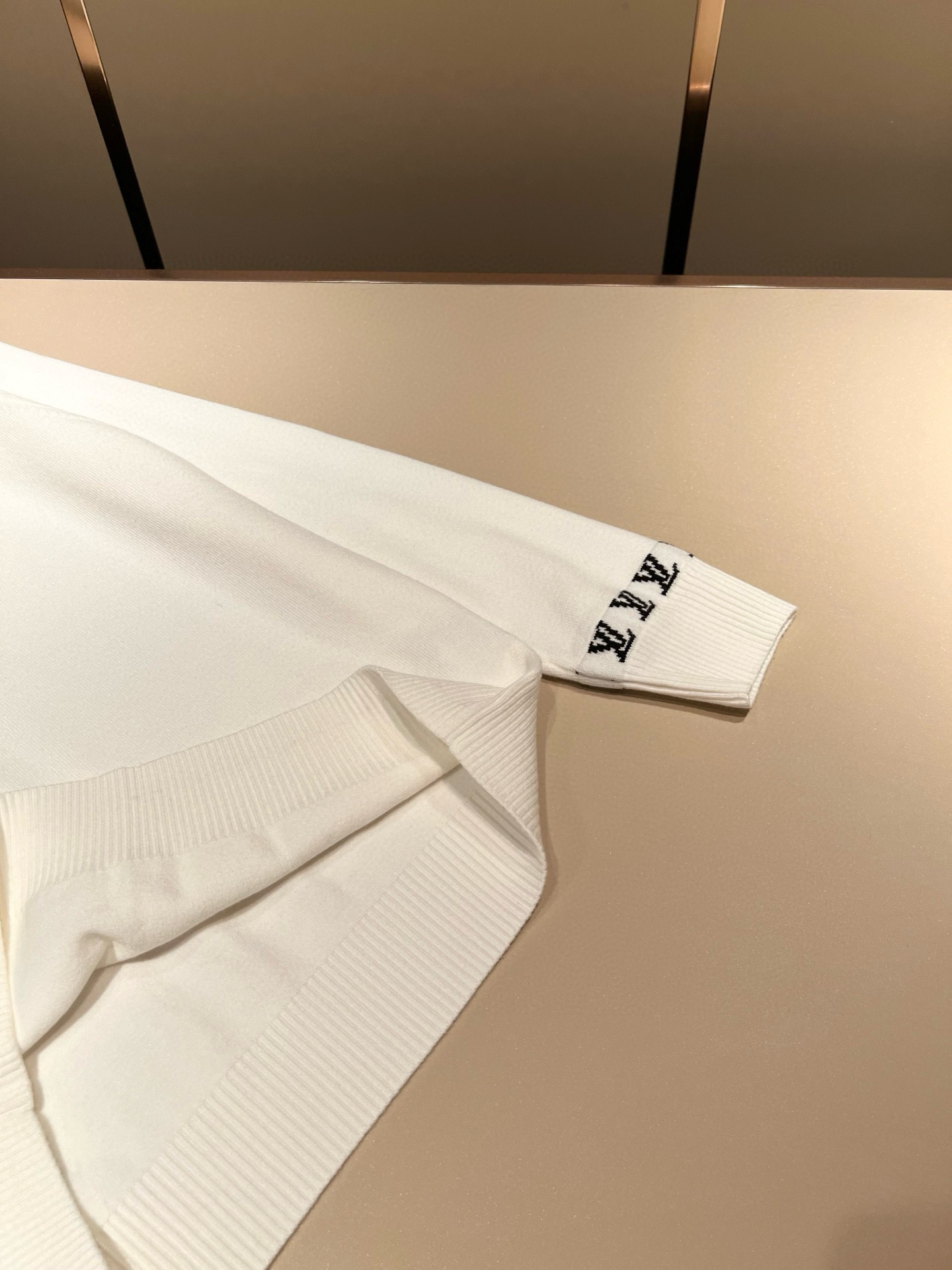 Louis Vuit*on 2025秋冬路易家族轻奢针织羊毛衫！男女同款👫装饰！ 路易家族的新高端，细节