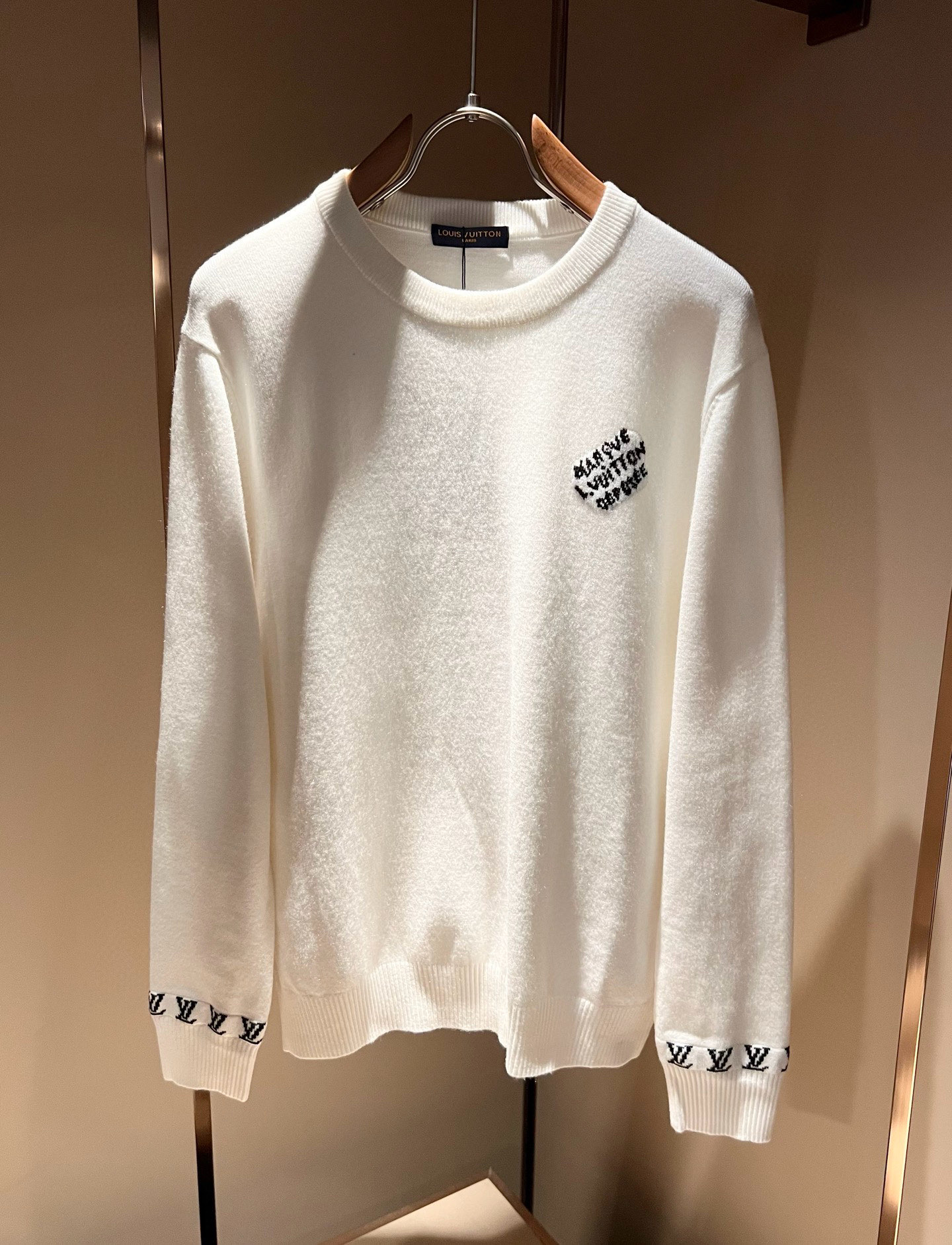 Louis Vuit*on 2025秋冬路易家族轻奢针织羊毛衫！男女同款👫装饰！ 路易家族的新高端，细节