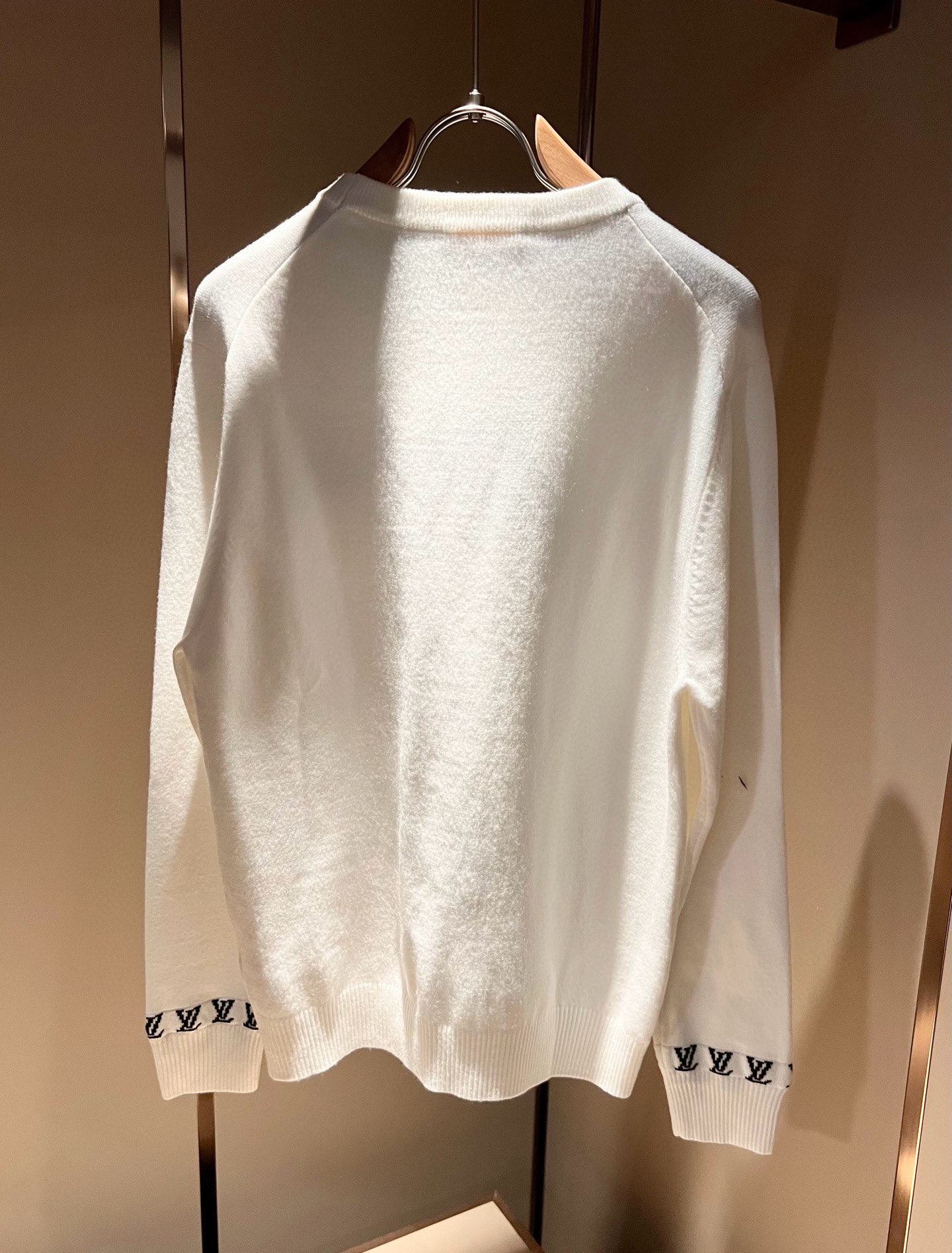 Louis Vuit*on 2025秋冬路易家族轻奢针织羊毛衫！男女同款👫装饰！ 路易家族的新高端，细节