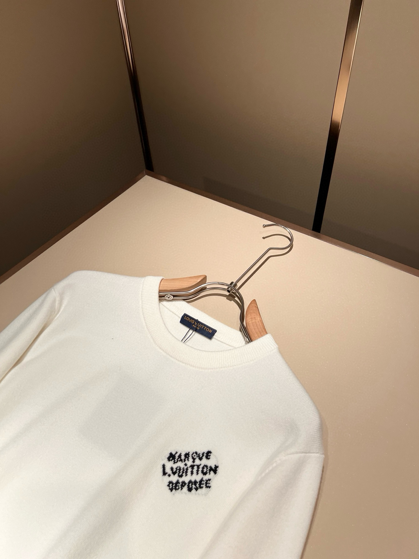 Louis Vuit*on 2025秋冬路易家族轻奢针织羊毛衫！男女同款👫装饰！ 路易家族的新高端，细节