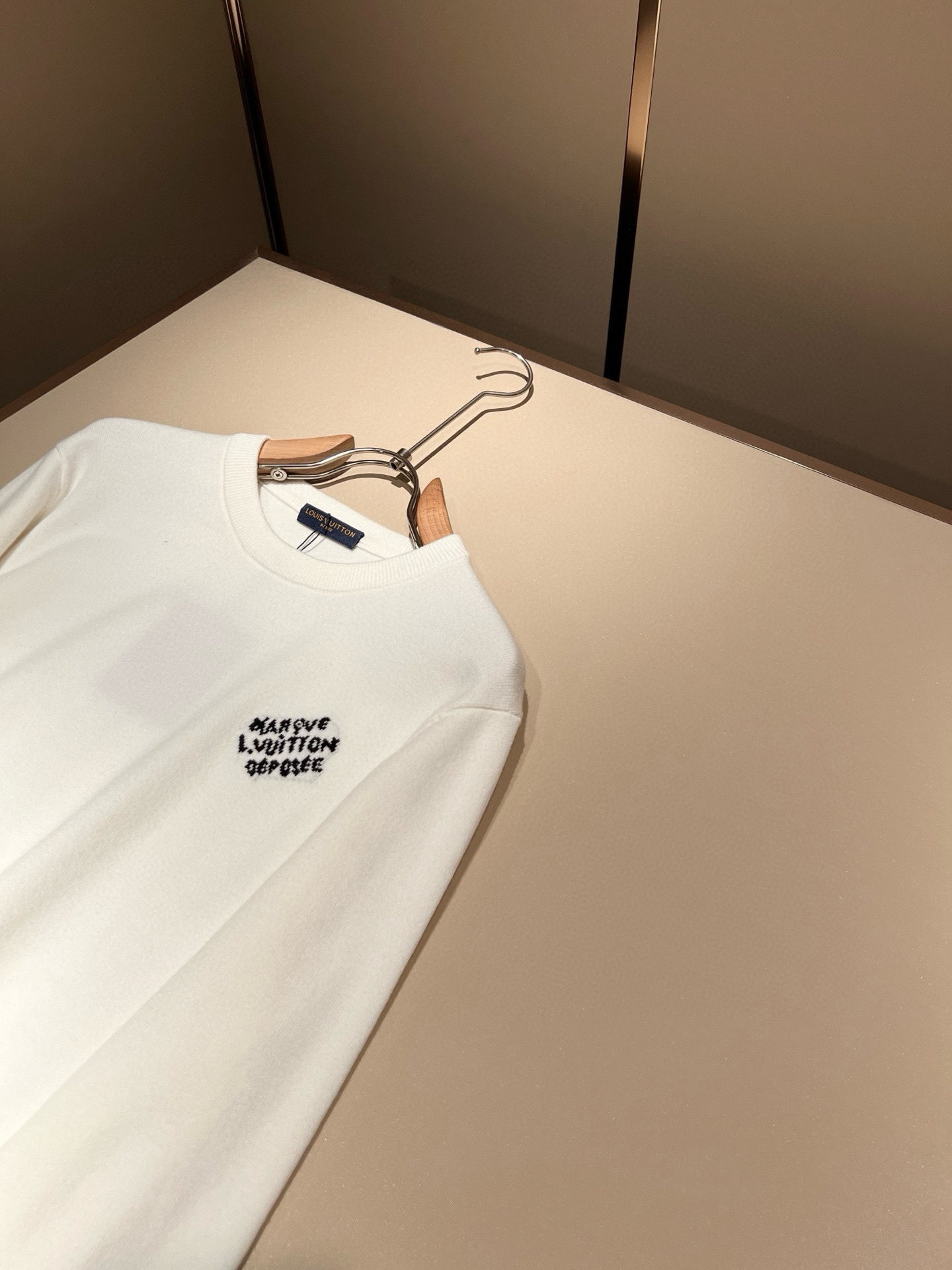 Louis Vuit*on 2025秋冬路易家族轻奢针织羊毛衫！男女同款👫装饰！ 路易家族的新高端，细节