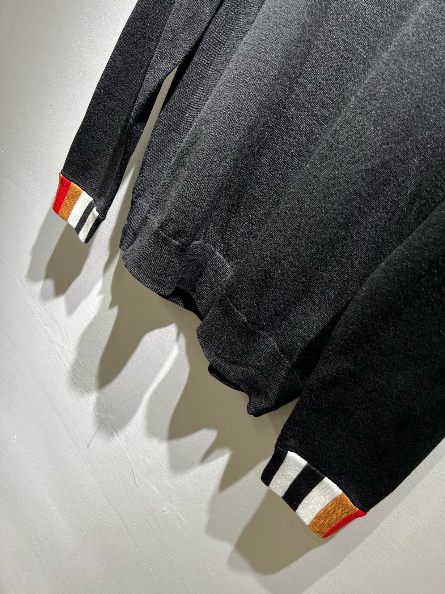 Bur*erry 巴*莉 2025秋冬新款针织羊毛衫，品牌经典设计元素！既不单调也不复杂,恰到好处的展现