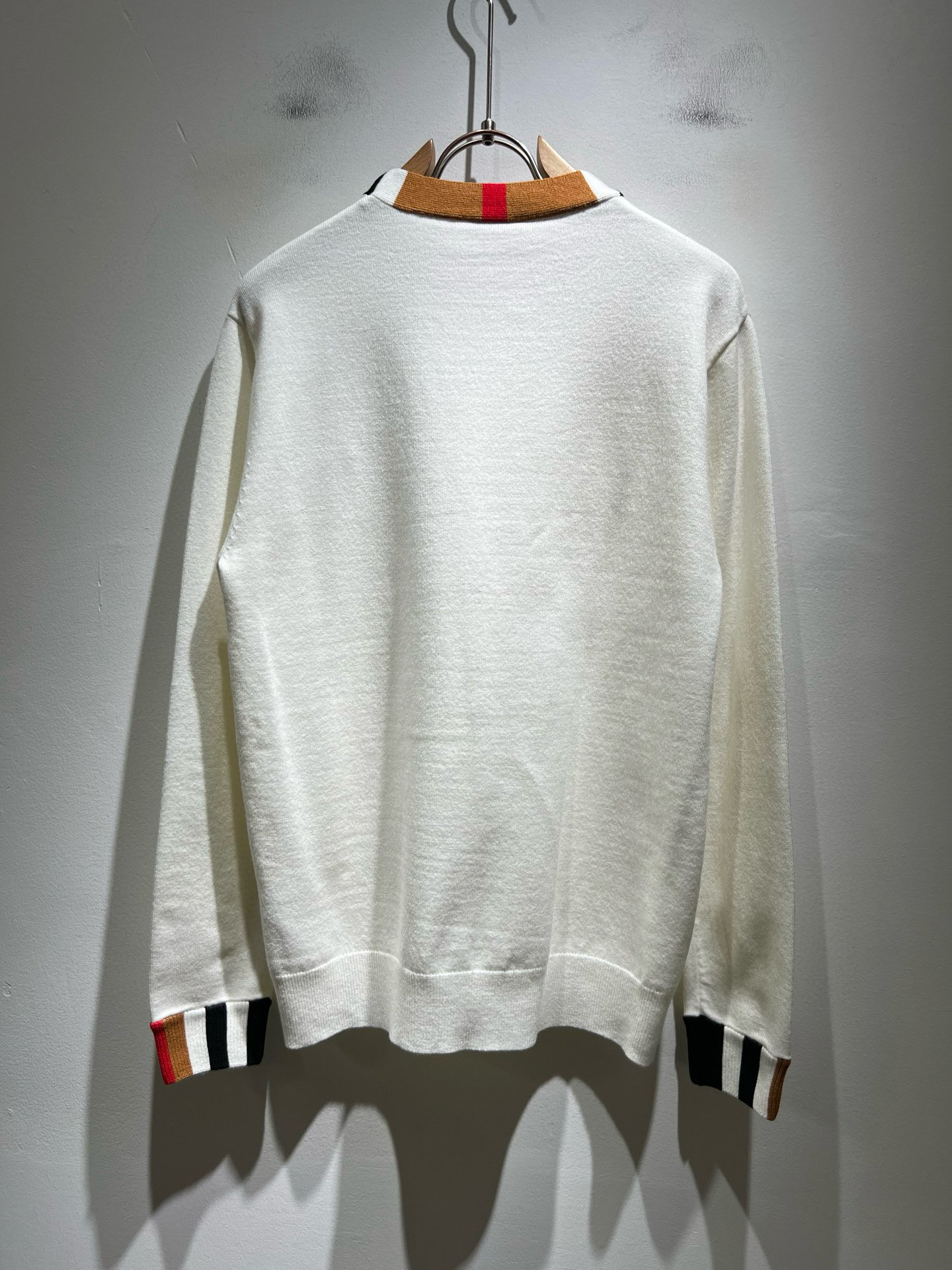 Bur*erry 巴*莉 2025秋冬新款针织羊毛衫，品牌经典设计元素！既不单调也不复杂,恰到好处的展现