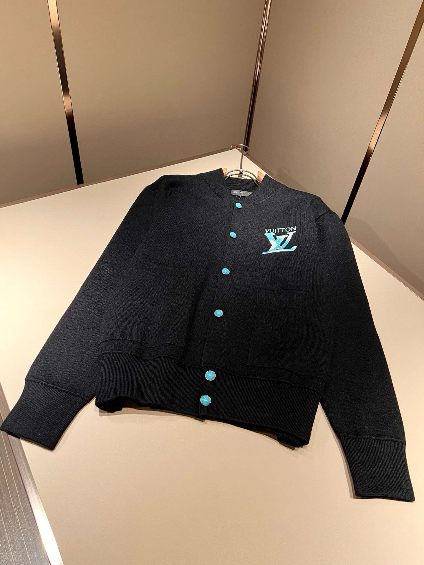 Louis Vuit*on 2025秋冬路易家族轻奢针织羊毛开衫！路易家族的新高端，细节品质永远的那么完