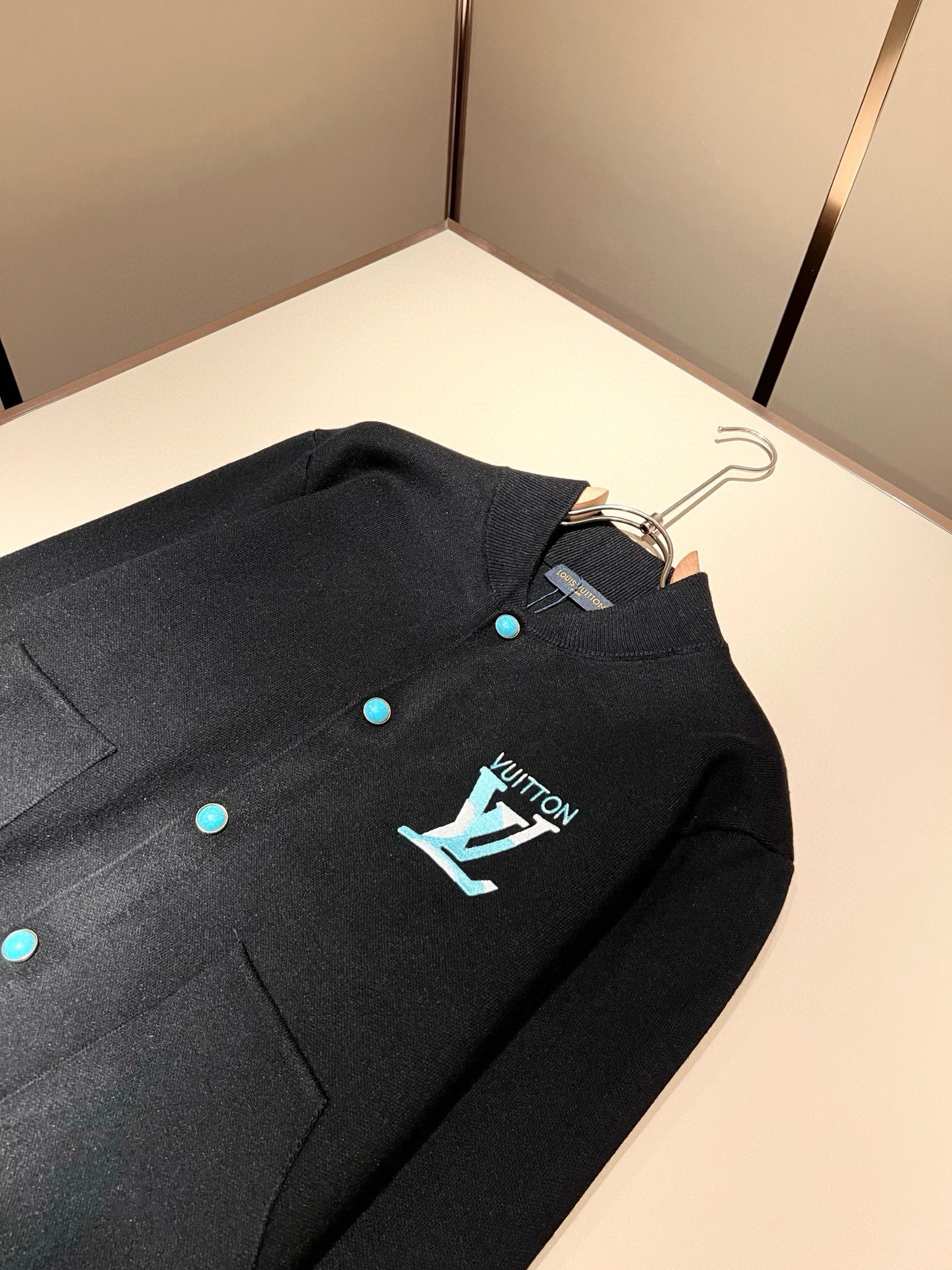 Louis Vuit*on 2025秋冬路易家族轻奢针织羊毛开衫！路易家族的新高端，细节品质永远的那么完