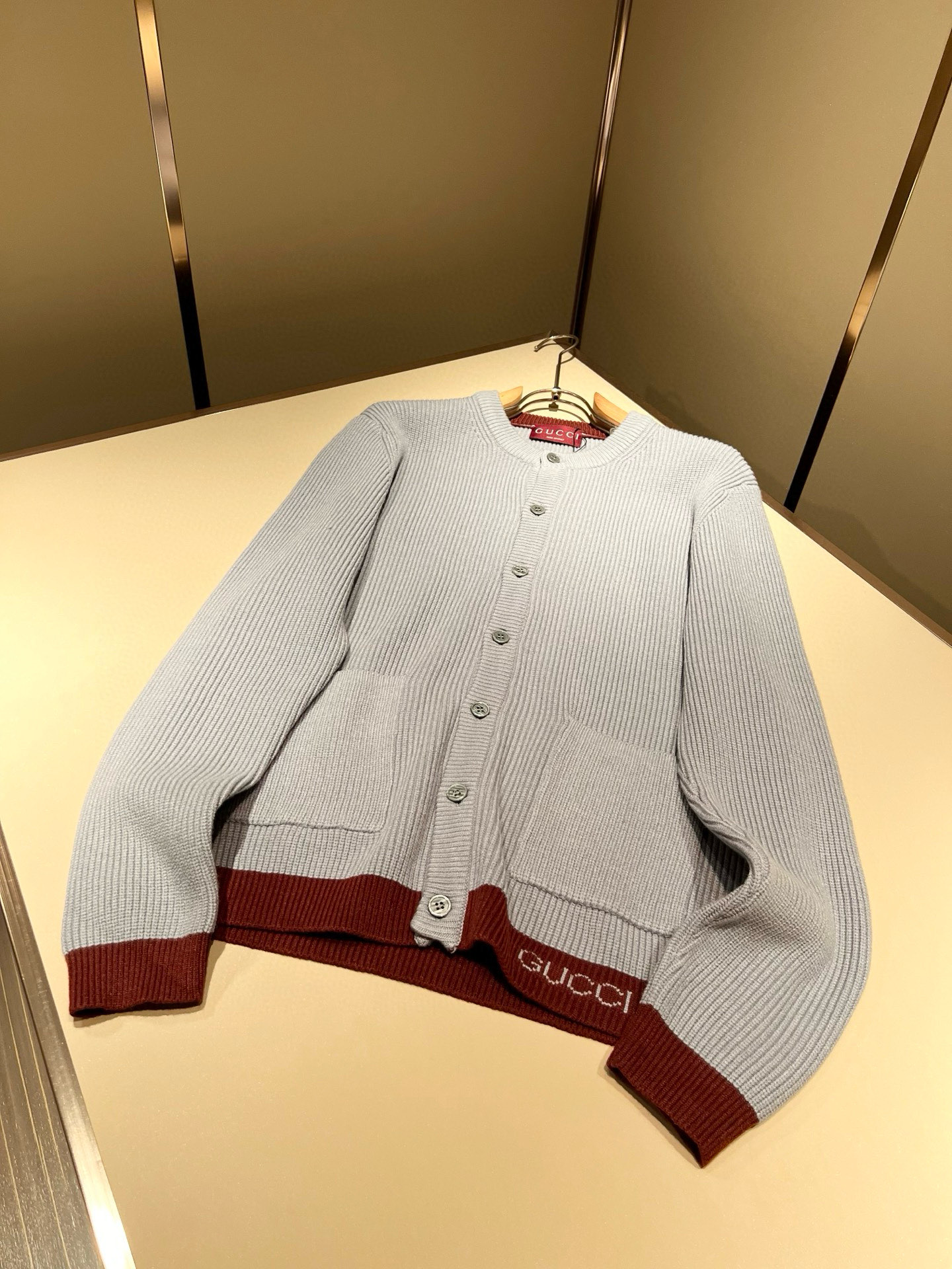 GUC*I 古家 2025秋冬新款男女同款👫 针织羊毛开衫，胸前标志logo刺绣设计！贸易公司渠道稀出，