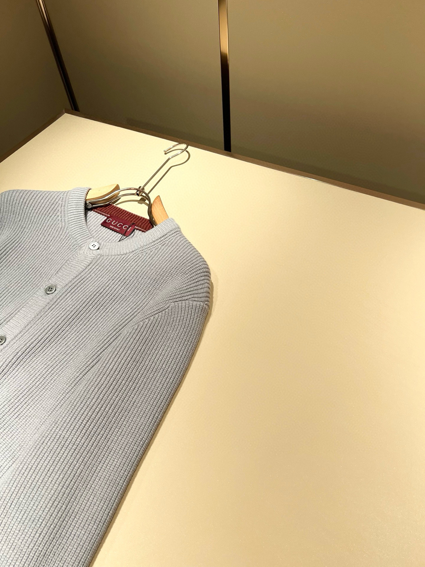 GUC*I 古家 2025秋冬新款男女同款👫 针织羊毛开衫，胸前标志logo刺绣设计！贸易公司渠道稀出，