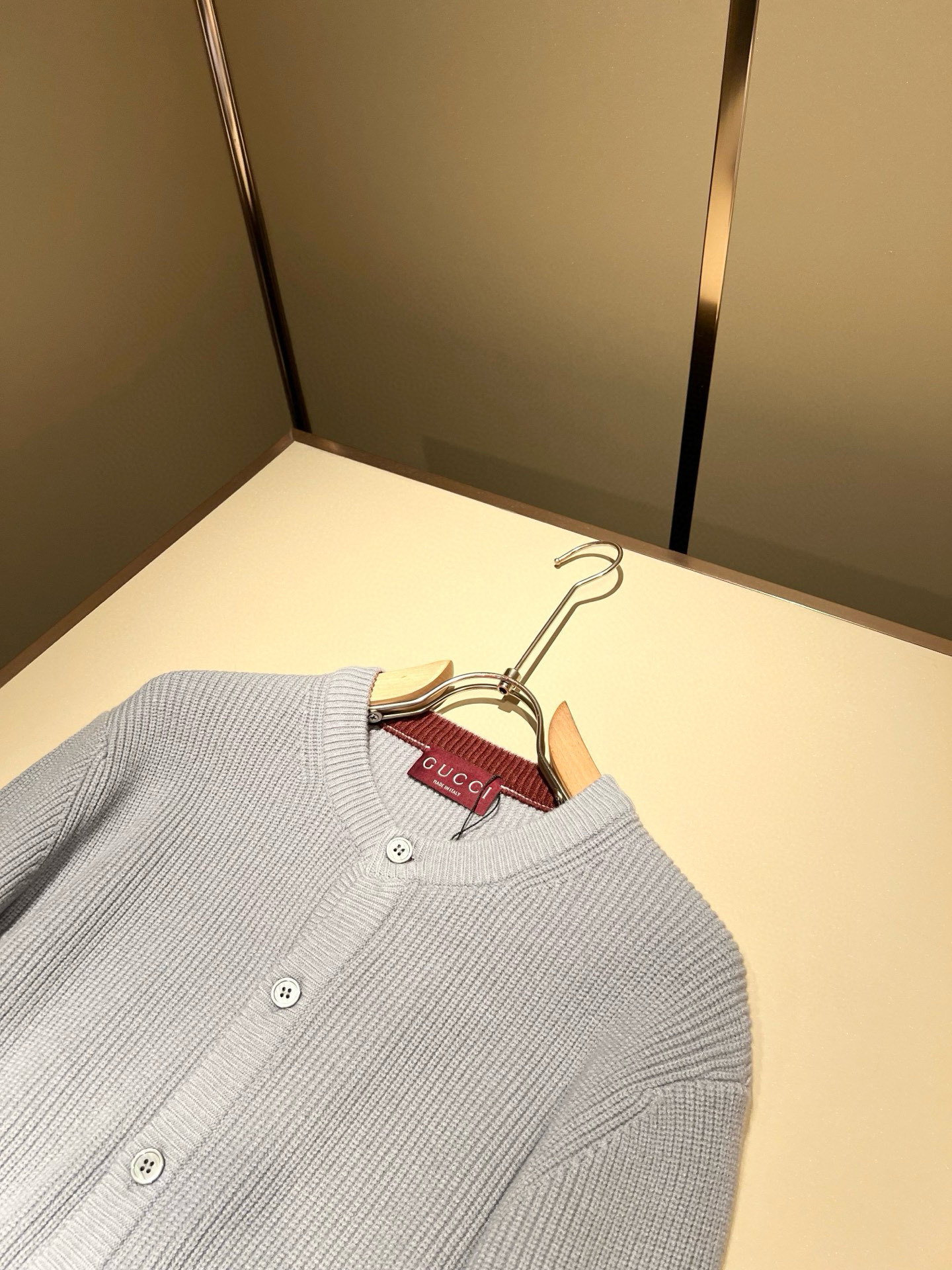 GUC*I 古家 2025秋冬新款男女同款👫 针织羊毛开衫，胸前标志logo刺绣设计！贸易公司渠道稀出，