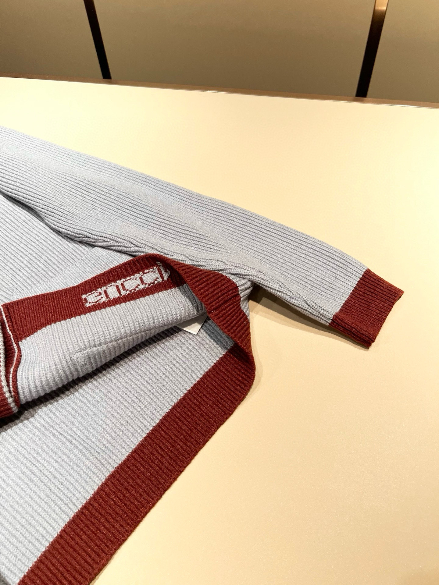 GUC*I 古家 2025秋冬新款男女同款👫 针织羊毛开衫，胸前标志logo刺绣设计！贸易公司渠道稀出，