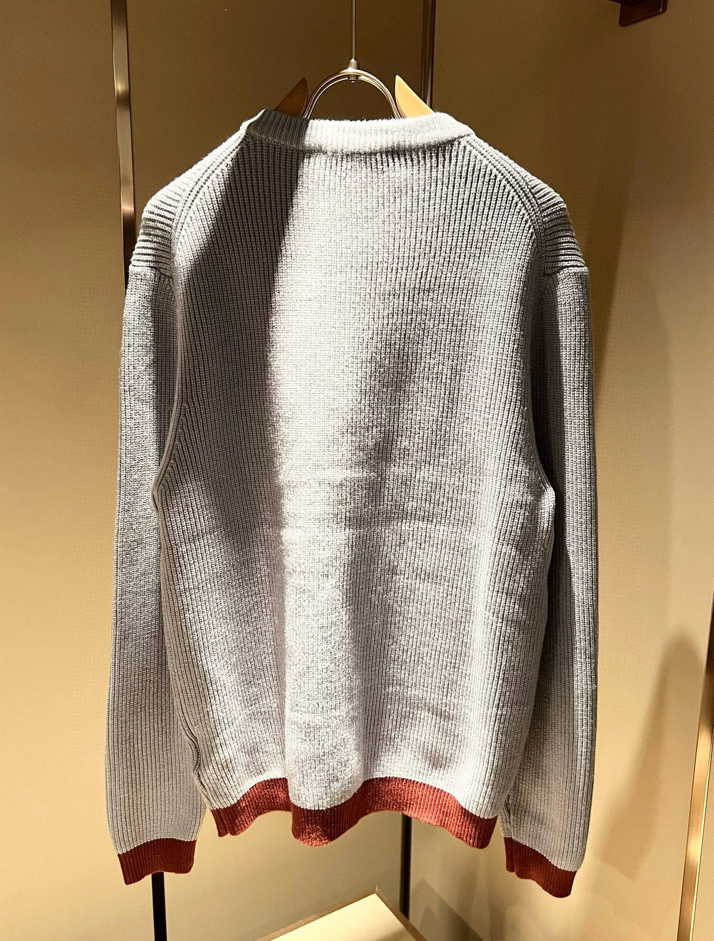 GUC*I 古家 2025秋冬新款男女同款👫 针织羊毛开衫，胸前标志logo刺绣设计！贸易公司渠道稀出，