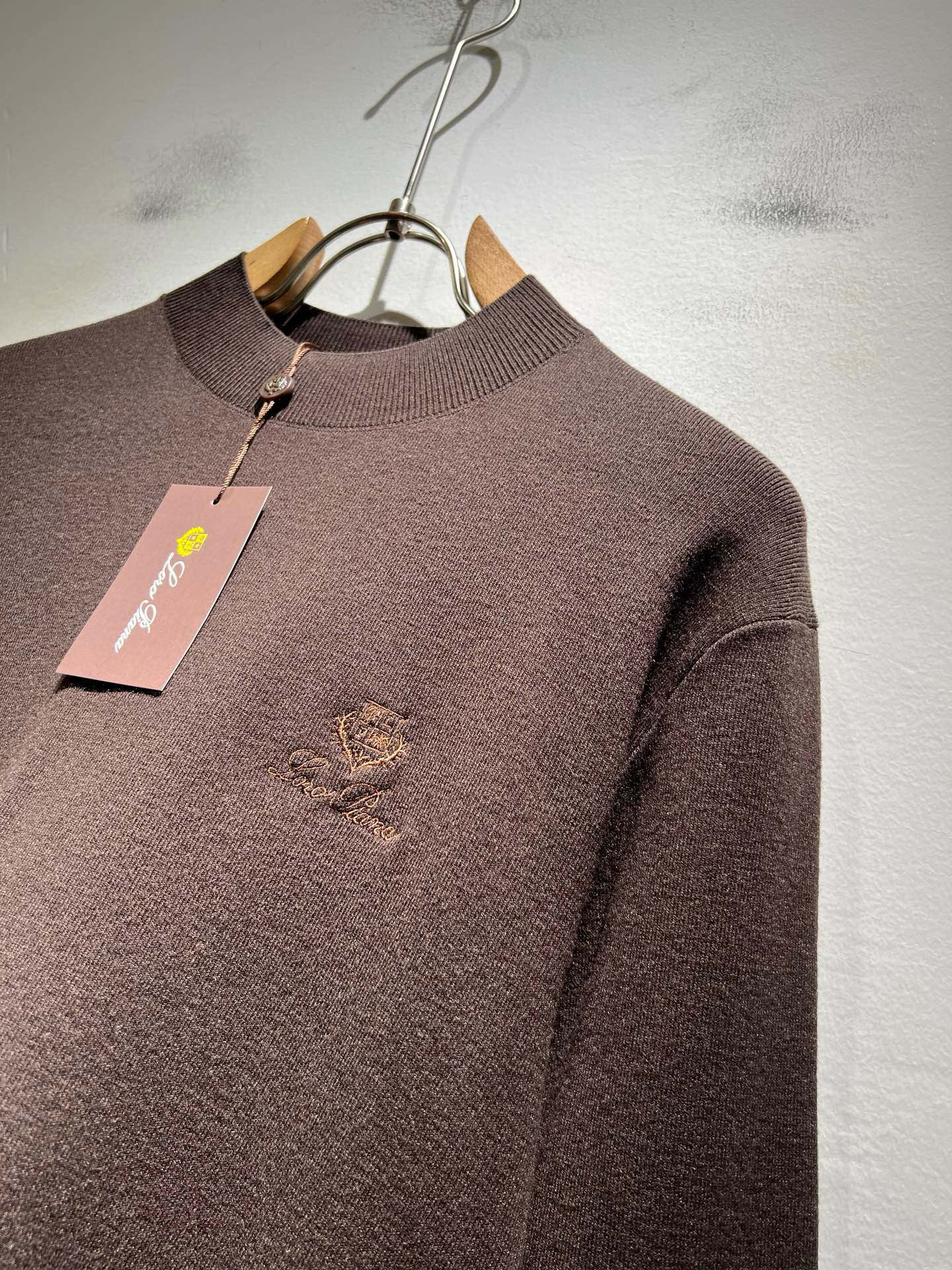 Loro Piana诺悠翩雅 2025秋冬男士最新的贸易订单针织羊毛衫，全品相！！上身舒适透气，不僵硬，