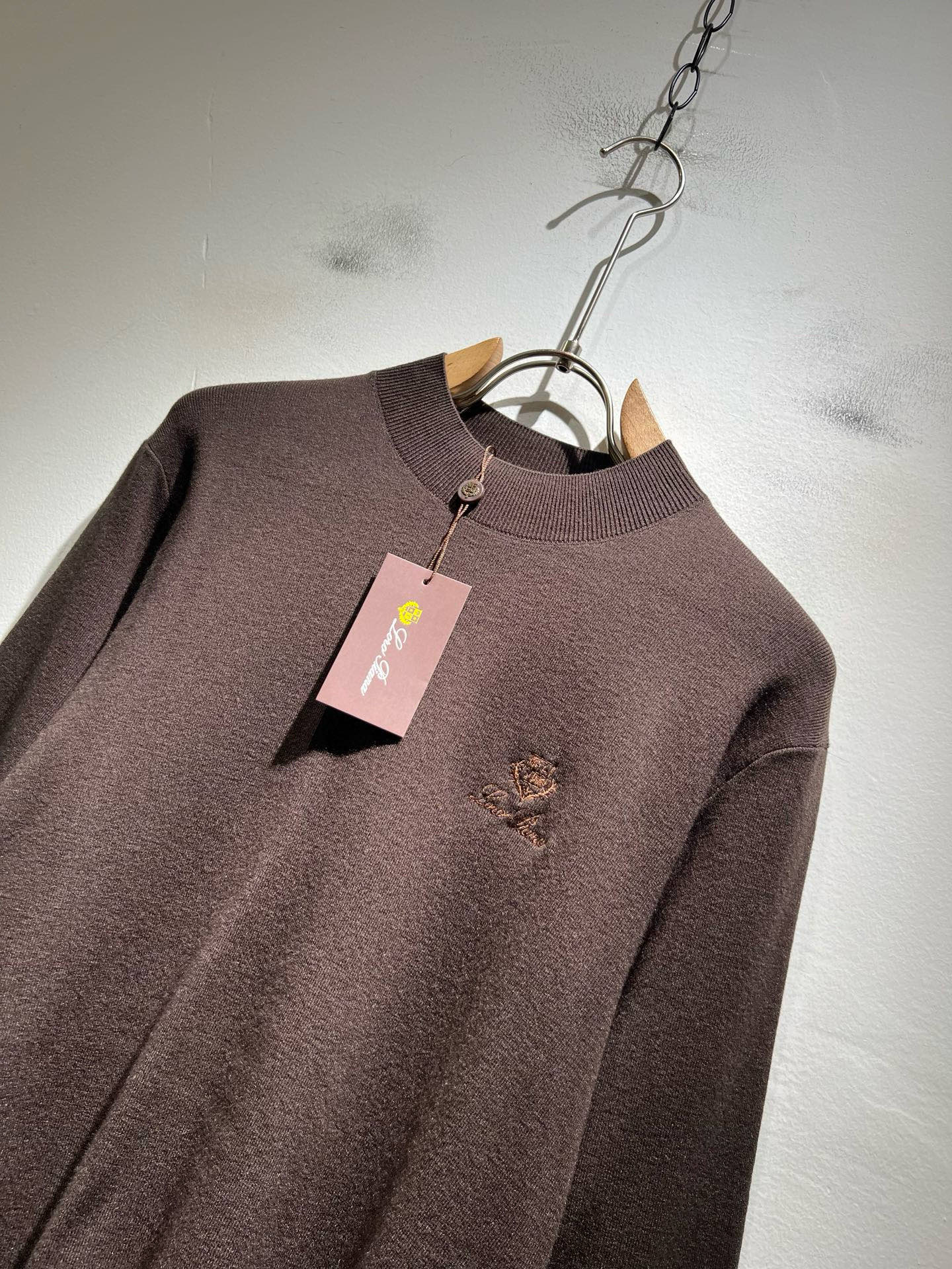 Loro Piana诺悠翩雅 2025秋冬男士最新的贸易订单针织羊毛衫，全品相！！上身舒适透气，不僵硬，