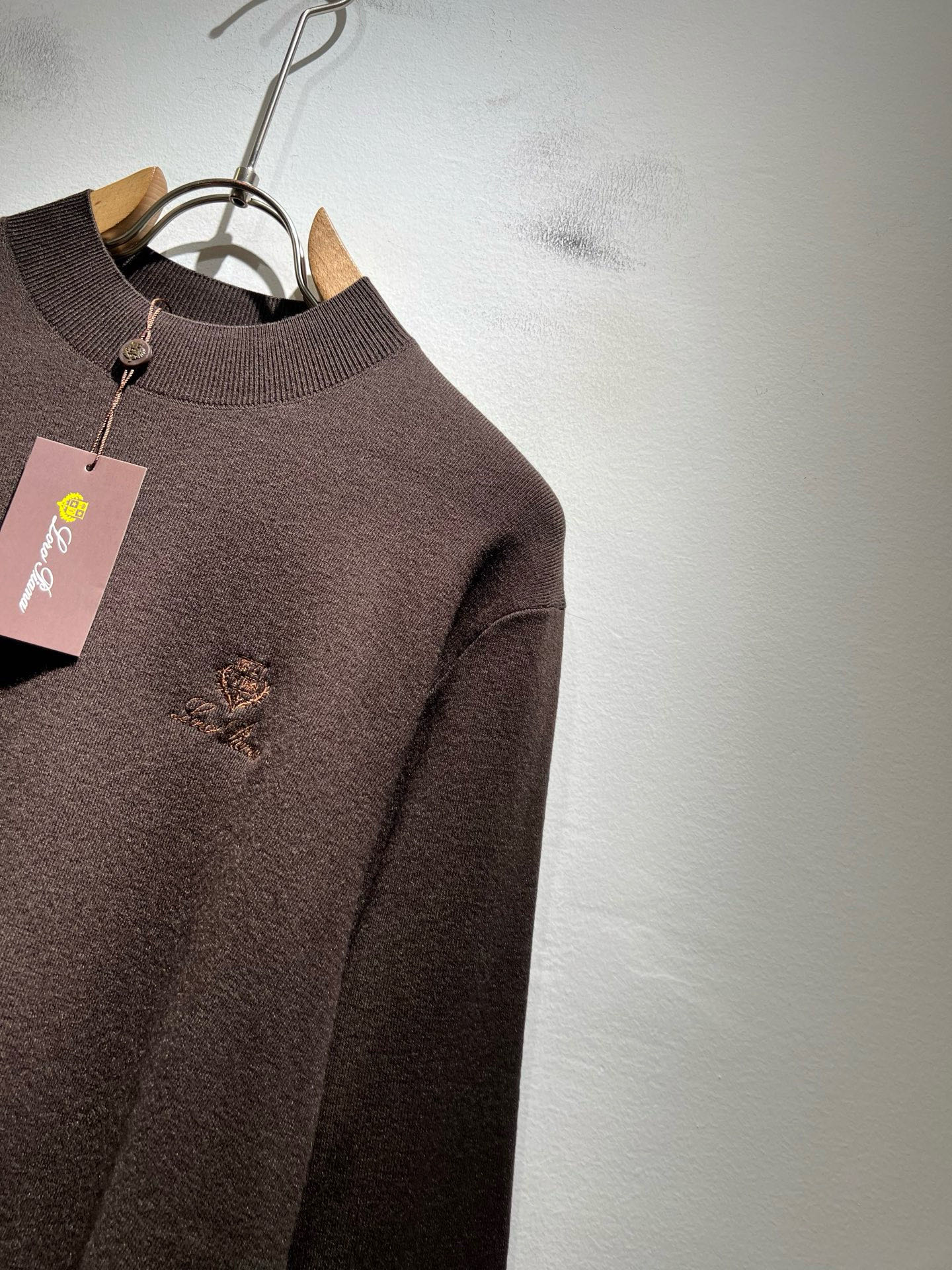 Loro Piana诺悠翩雅 2025秋冬男士最新的贸易订单针织羊毛衫，全品相！！上身舒适透气，不僵硬，