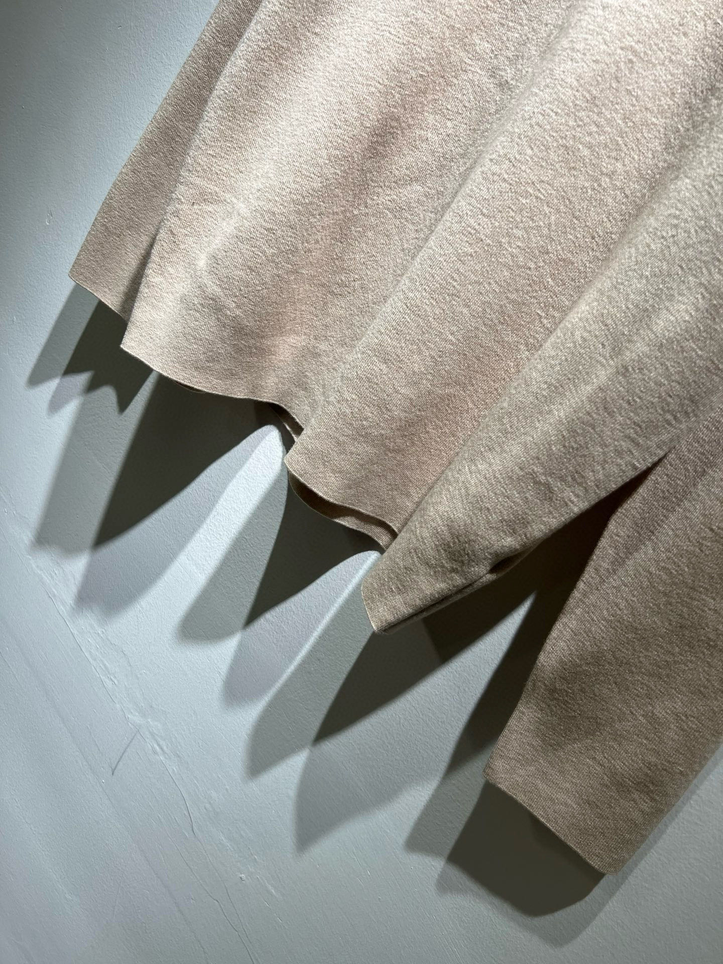 Loro Piana诺悠翩雅 2025秋冬男士最新的贸易订单针织羊毛衫，全品相！！上身舒适透气，不僵硬，