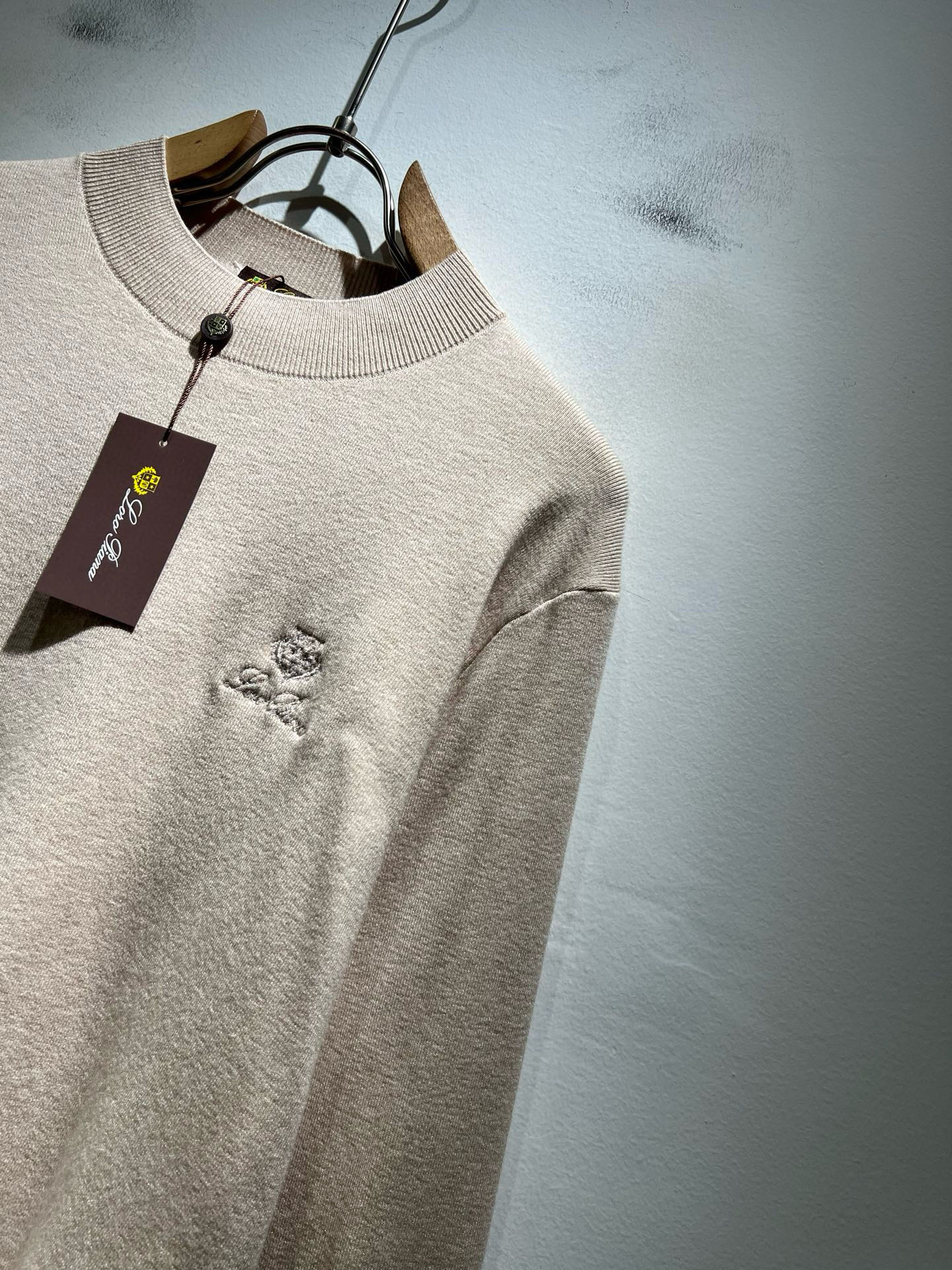 Loro Piana诺悠翩雅 2025秋冬男士最新的贸易订单针织羊毛衫，全品相！！上身舒适透气，不僵硬，