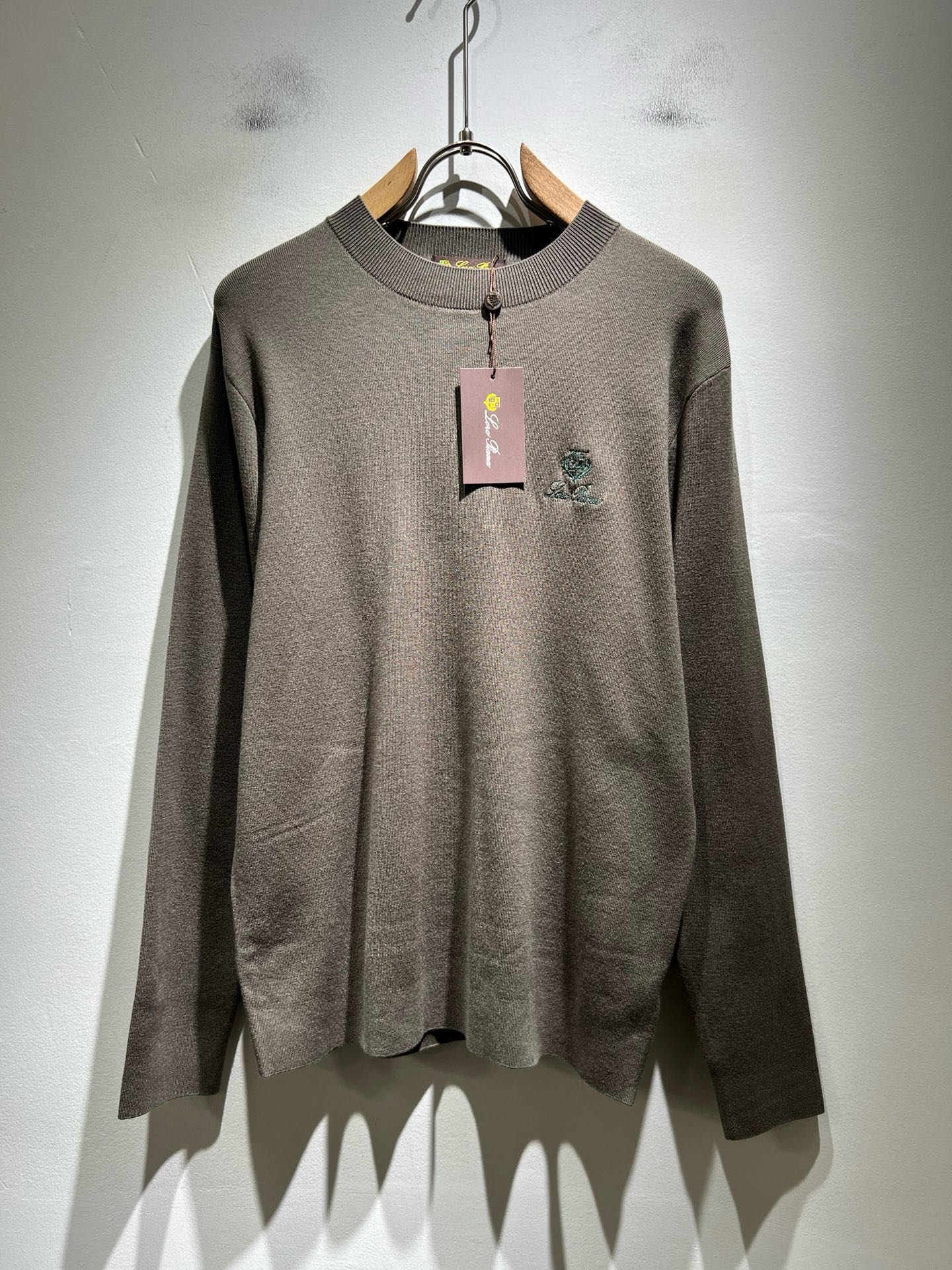 Loro Piana诺悠翩雅 2025秋冬男士最新的贸易订单针织羊毛衫，全品相！！上身舒适透气，不僵硬，