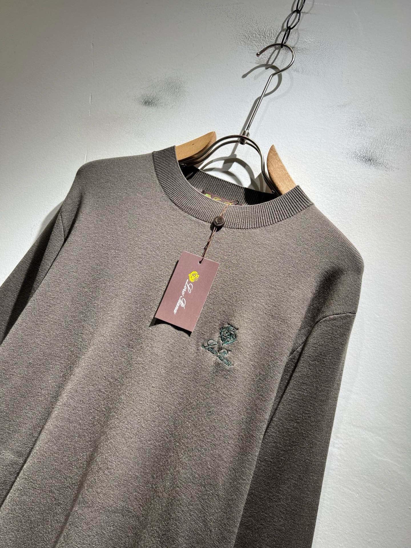 Loro Piana诺悠翩雅 2025秋冬男士最新的贸易订单针织羊毛衫，全品相！！上身舒适透气，不僵硬，