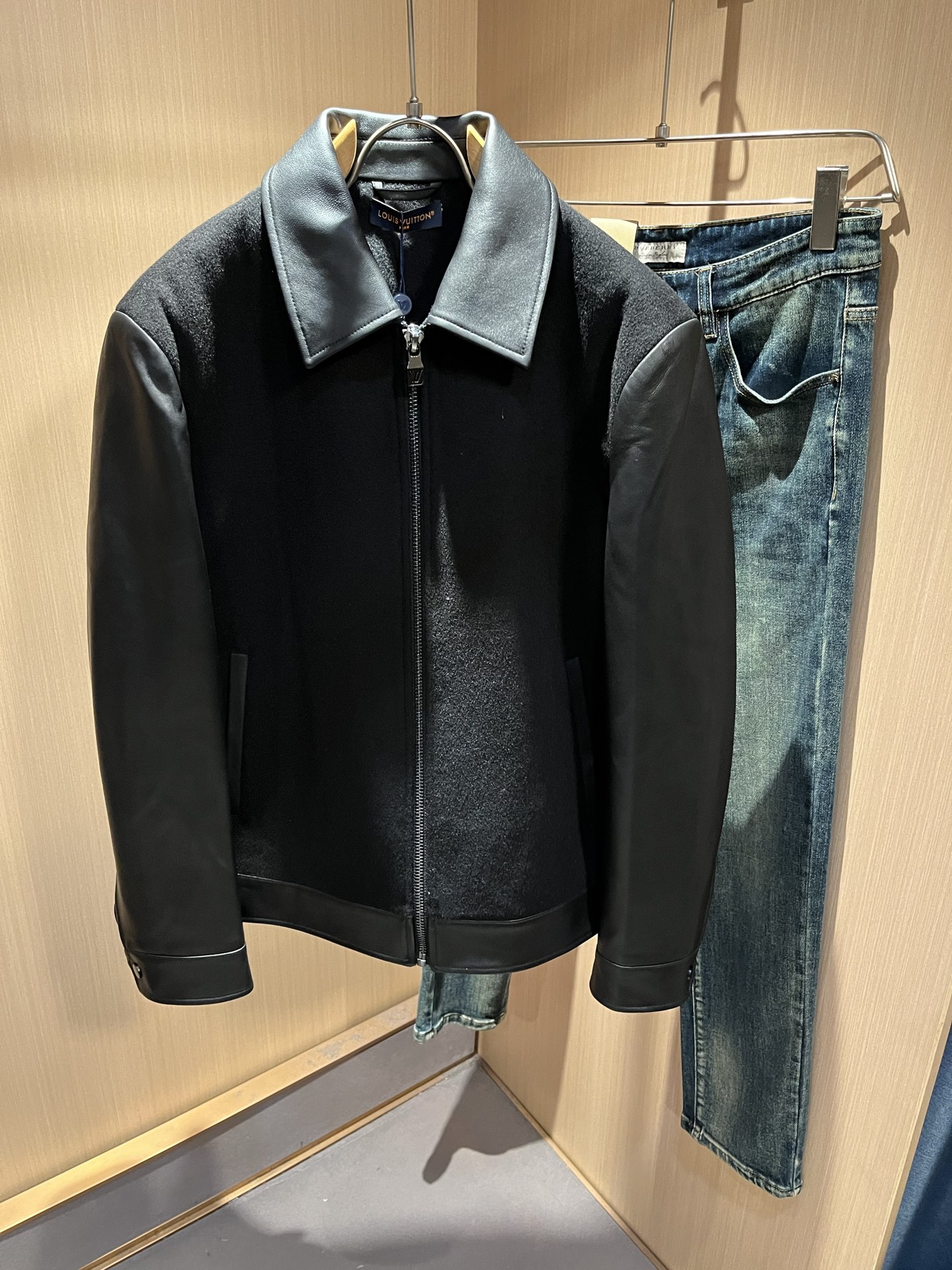 LouisVuit*路易*登 2025秋冬最新羊毛呢款夹克外套，贸易公司渠道稀出，同步官网发售2025年