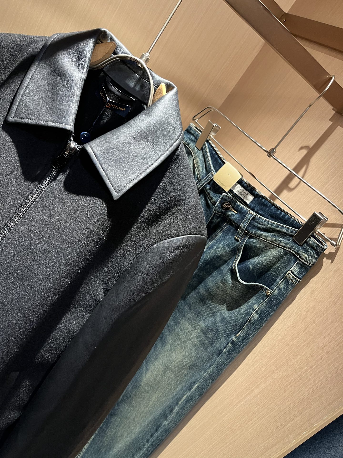 LouisVuit*路易*登 2025秋冬最新羊毛呢款夹克外套，贸易公司渠道稀出，同步官网发售2025年