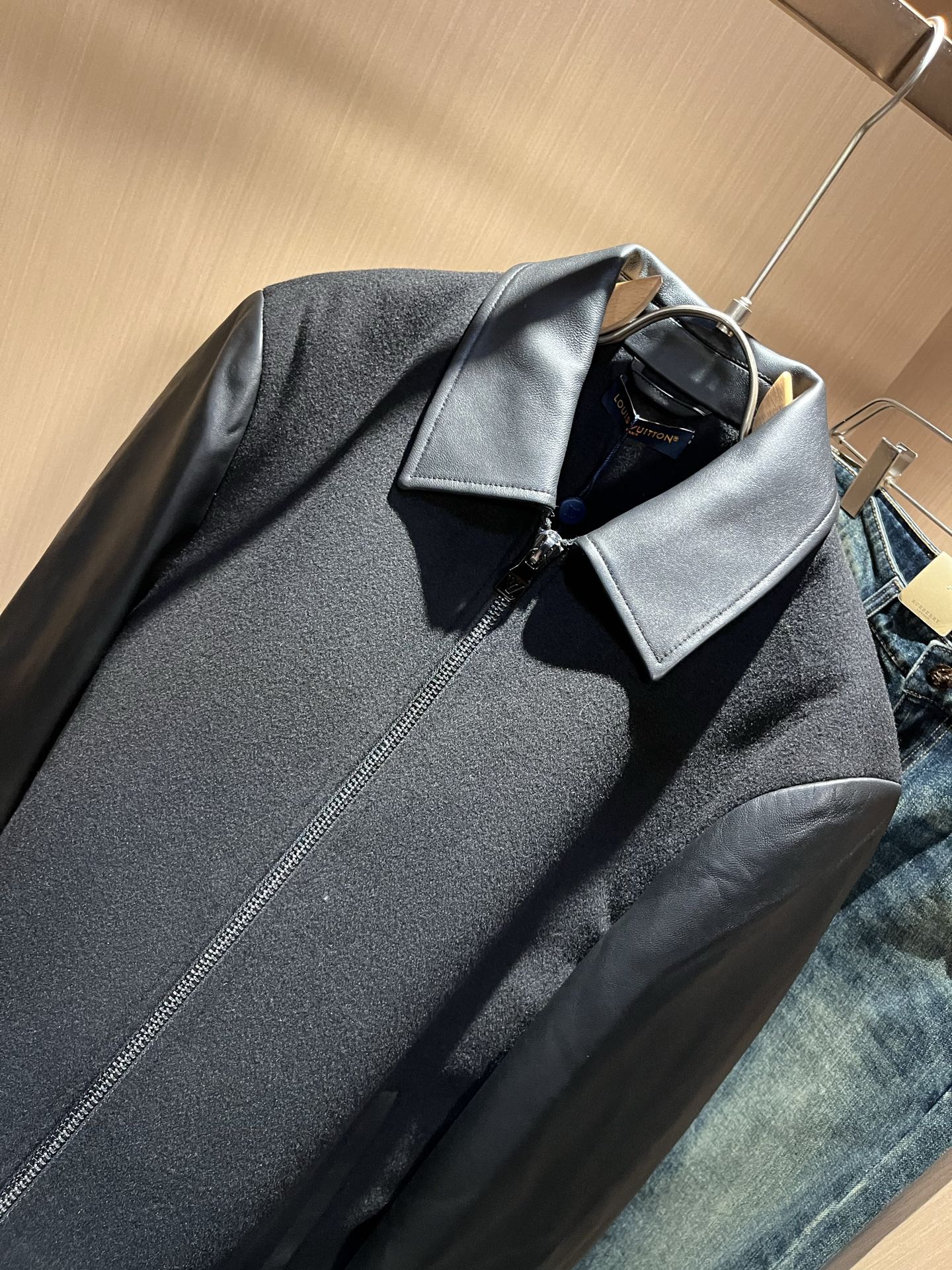 LouisVuit*路易*登 2025秋冬最新羊毛呢款夹克外套，贸易公司渠道稀出，同步官网发售2025年