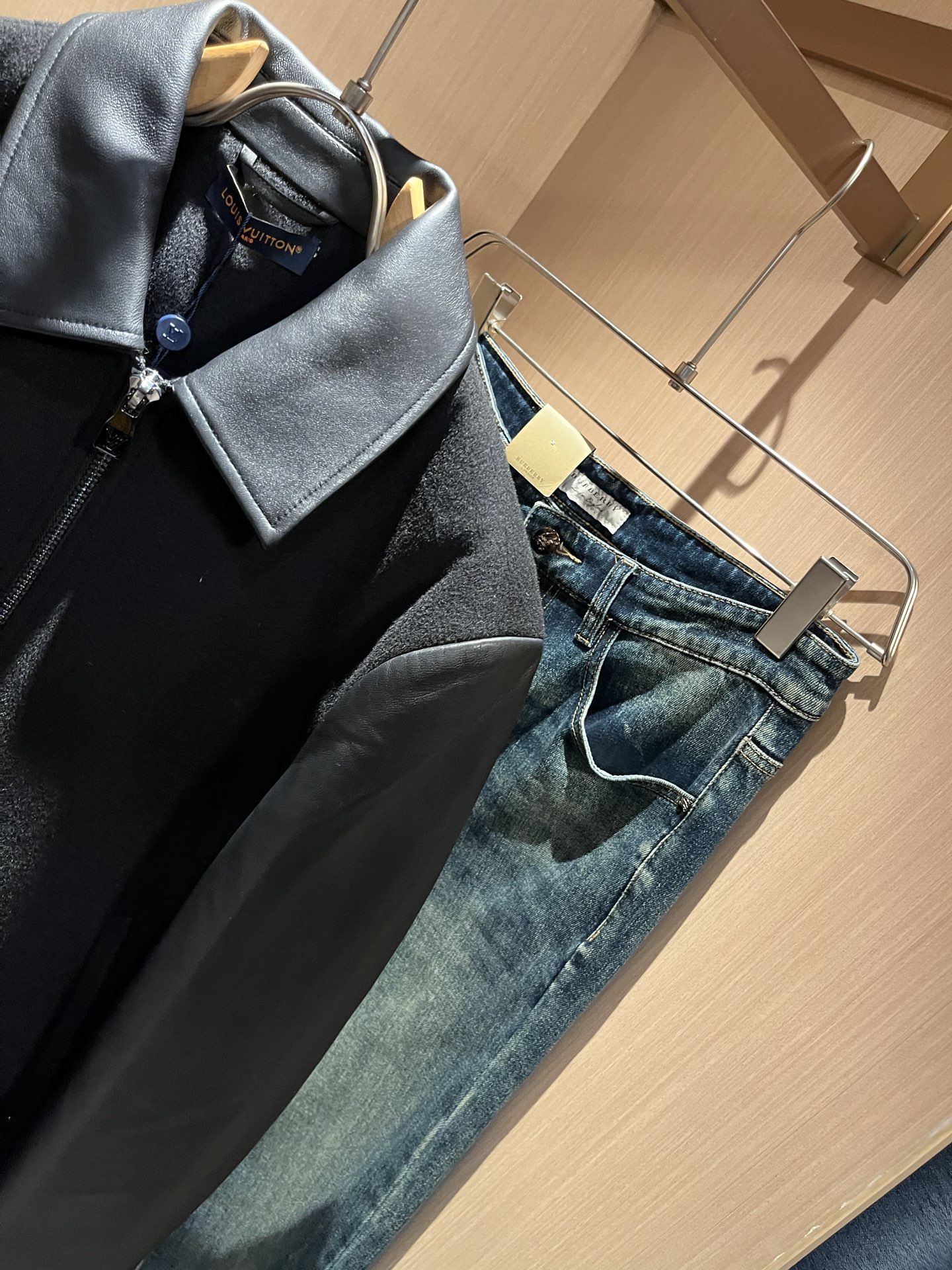 LouisVuit*路易*登 2025秋冬最新羊毛呢款夹克外套，贸易公司渠道稀出，同步官网发售2025年