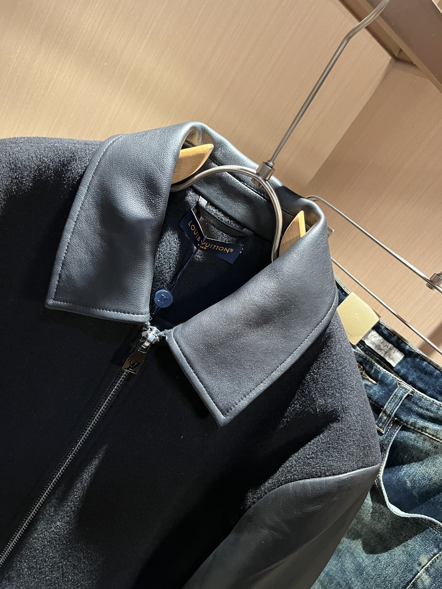 LouisVuit*路易*登 2025秋冬最新羊毛呢款夹克外套，贸易公司渠道稀出，同步官网发售2025年