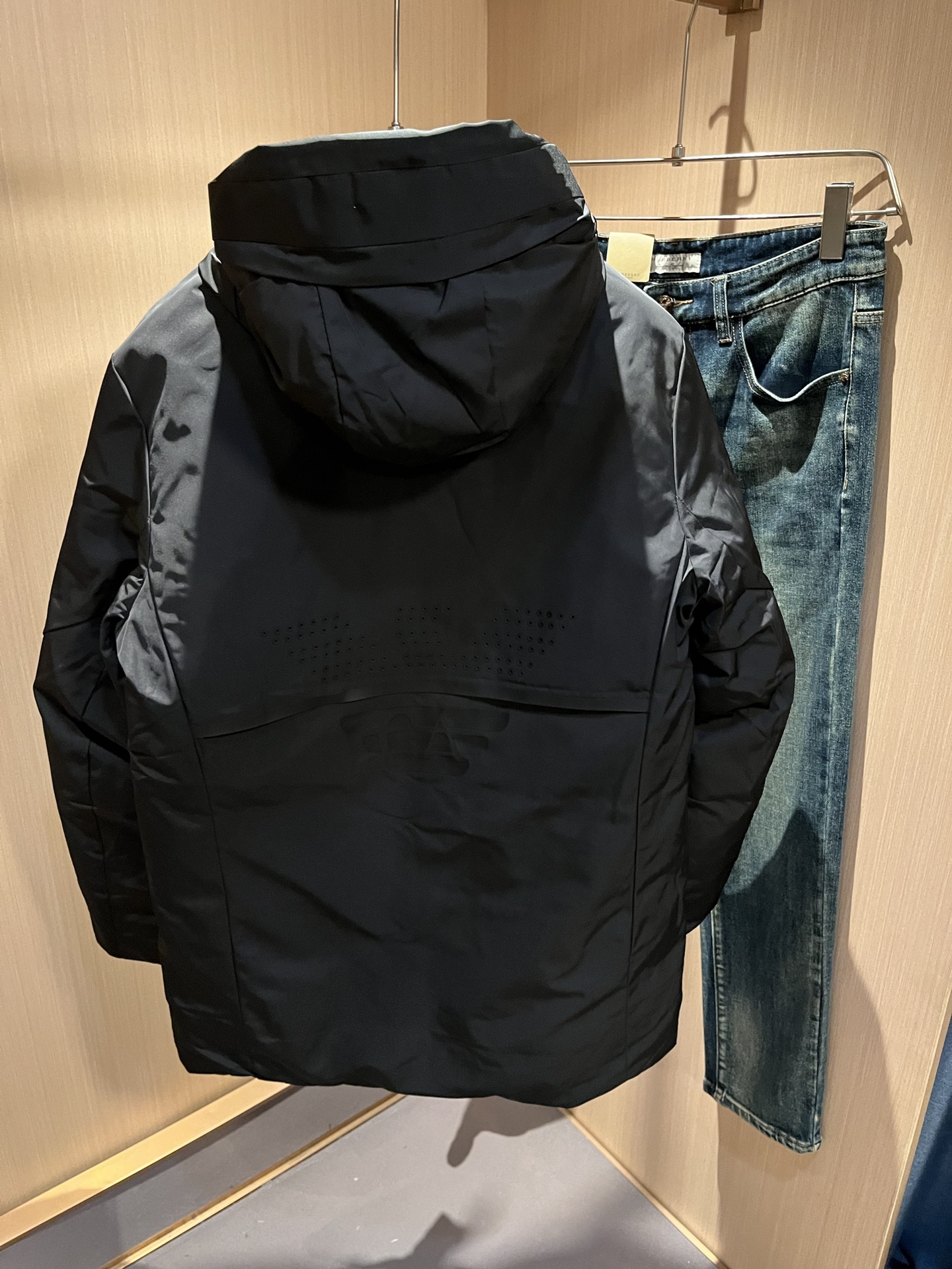 。Arman阿*尼 2025秋冬休闲羽绒夹克外套，最新时尚休闲拉链夹克，时尚夹克外套!贸易公司渠道稀出，