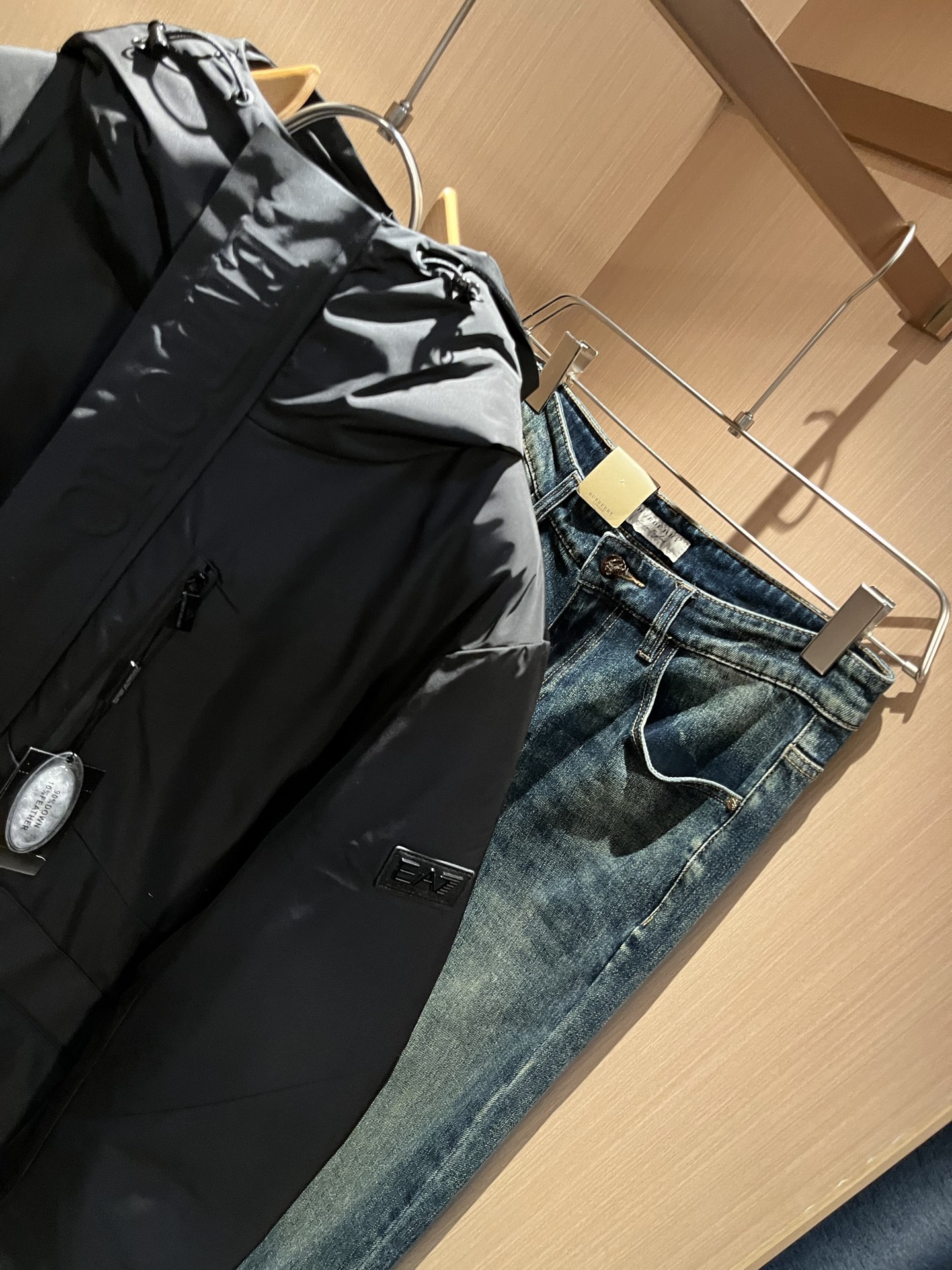 。Arman阿*尼 2025秋冬休闲羽绒夹克外套，最新时尚休闲拉链夹克，时尚夹克外套!贸易公司渠道稀出，