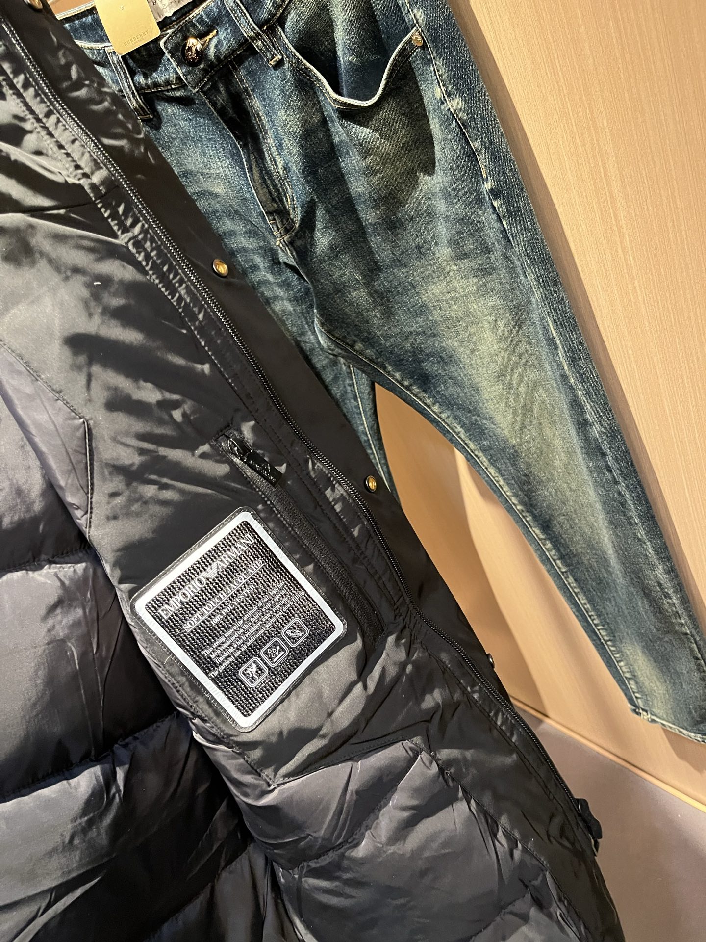 。Arman阿*尼 2025秋冬休闲羽绒夹克外套，最新时尚休闲拉链夹克，时尚夹克外套!贸易公司渠道稀出，