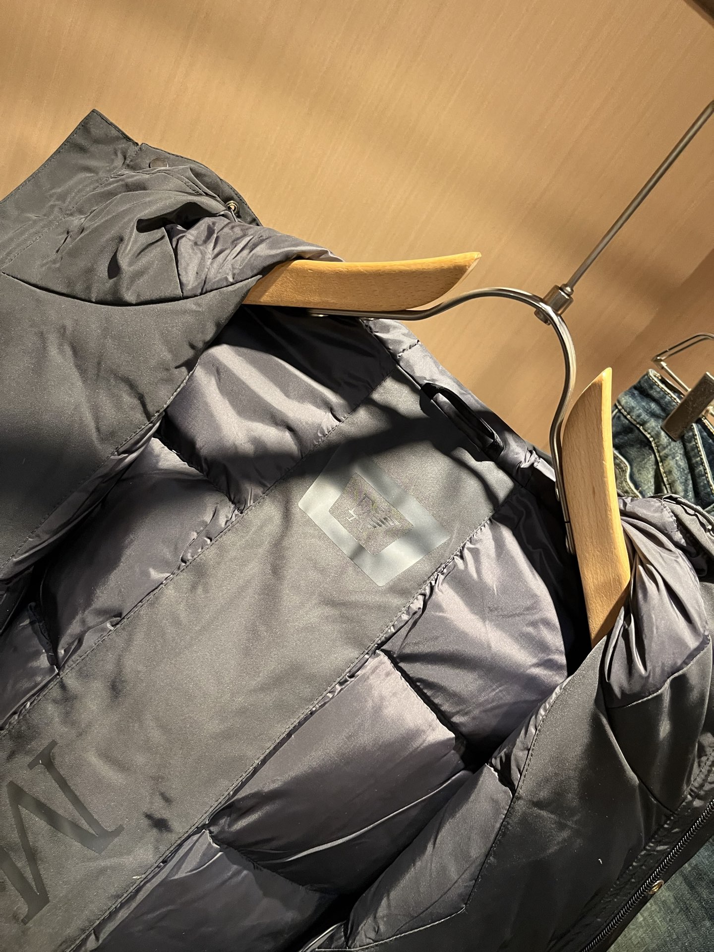 。Arman阿*尼 2025秋冬休闲羽绒夹克外套，最新时尚休闲拉链夹克，时尚夹克外套!贸易公司渠道稀出，