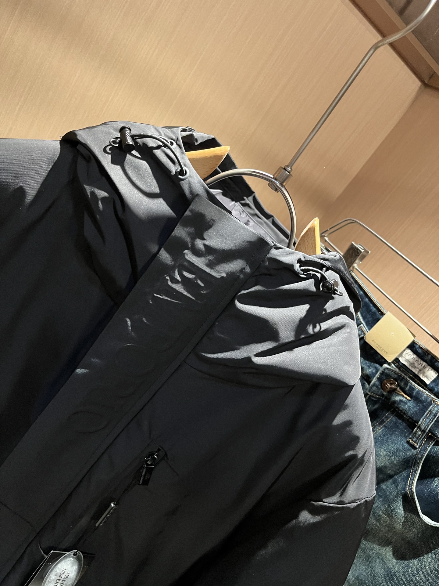 。Arman阿*尼 2025秋冬休闲羽绒夹克外套，最新时尚休闲拉链夹克，时尚夹克外套!贸易公司渠道稀出，