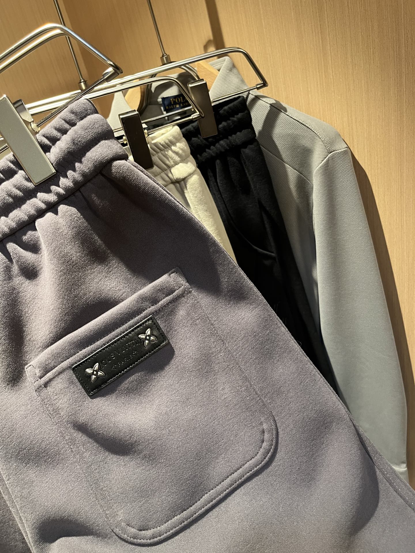 Louls**Vultt*n路易*登 2025秋冬新款松紧腰休闲裤 ！前后标识logo图案修饰！劈裂度达