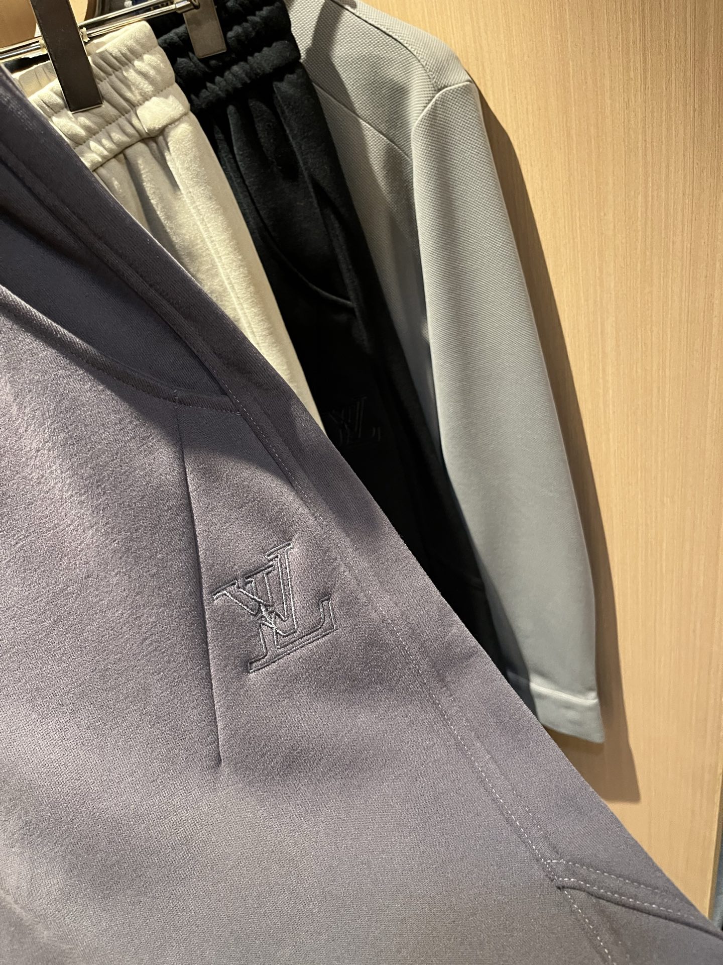 Louls**Vultt*n路易*登 2025秋冬新款松紧腰休闲裤 ！前后标识logo图案修饰！劈裂度达