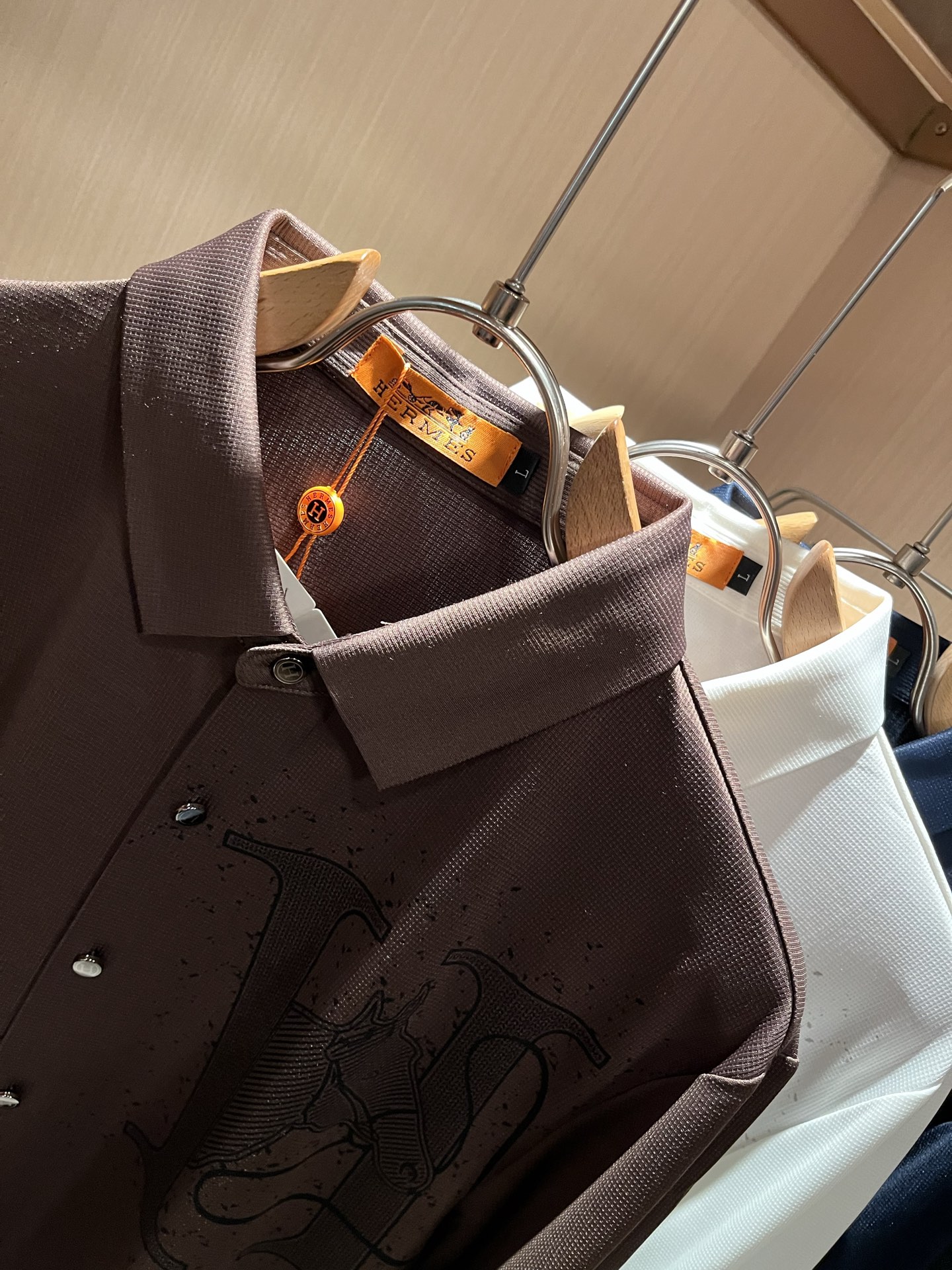 HERM*S爱*仕 2025秋冬高端时尚长袖衬衣，海外贸易公司渠道订单 ！上海恒隆店在售！高级、简约，工