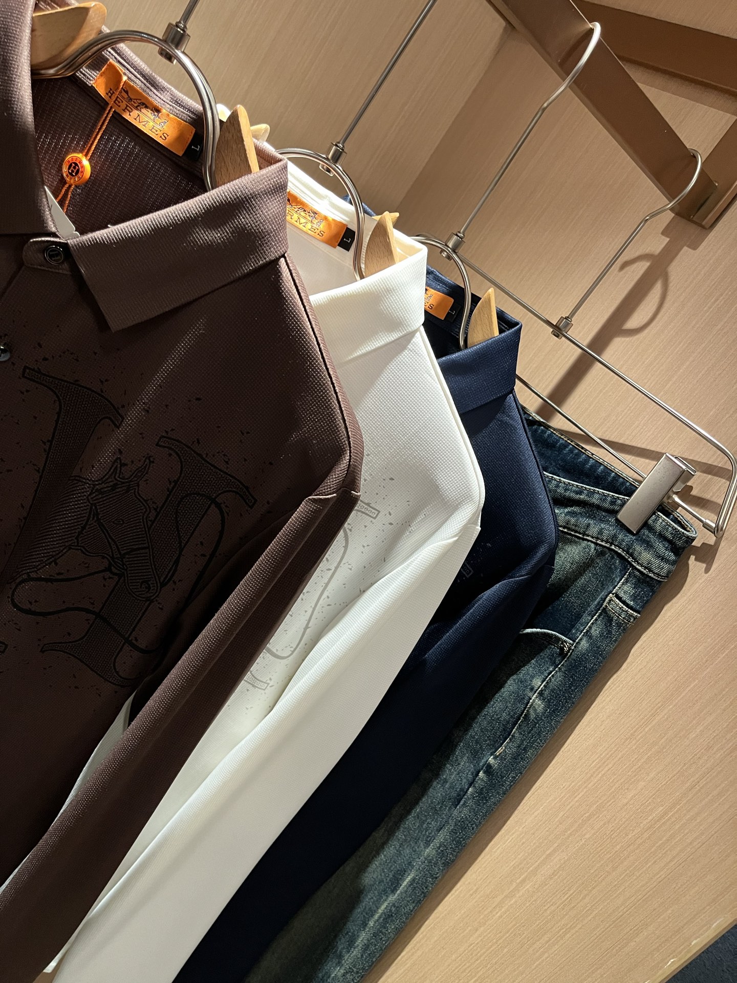 HERM*S爱*仕 2025秋冬高端时尚长袖衬衣，海外贸易公司渠道订单 ！上海恒隆店在售！高级、简约，工