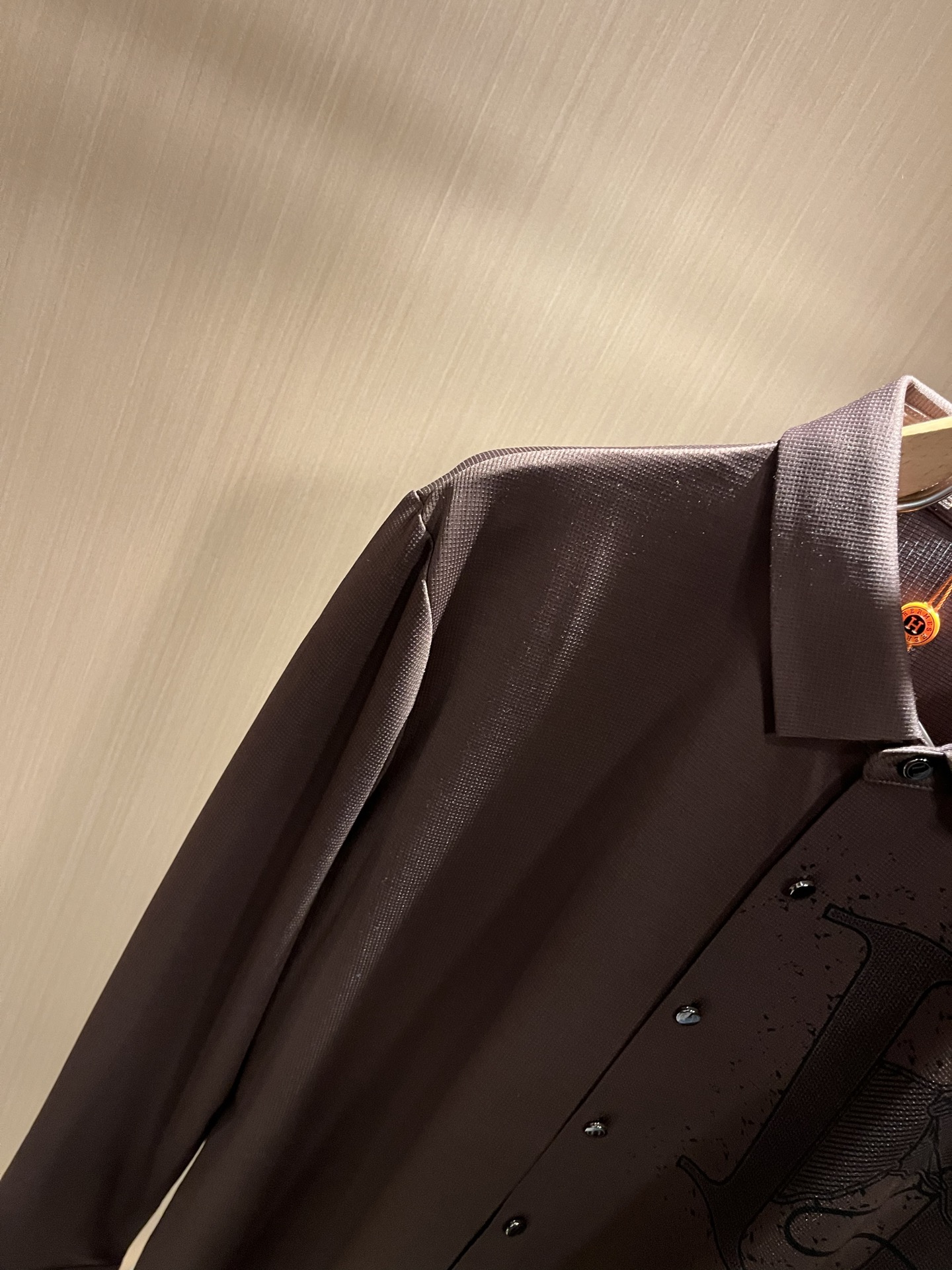 HERM*S爱*仕 2025秋冬高端时尚长袖衬衣，海外贸易公司渠道订单 ！上海恒隆店在售！高级、简约，工