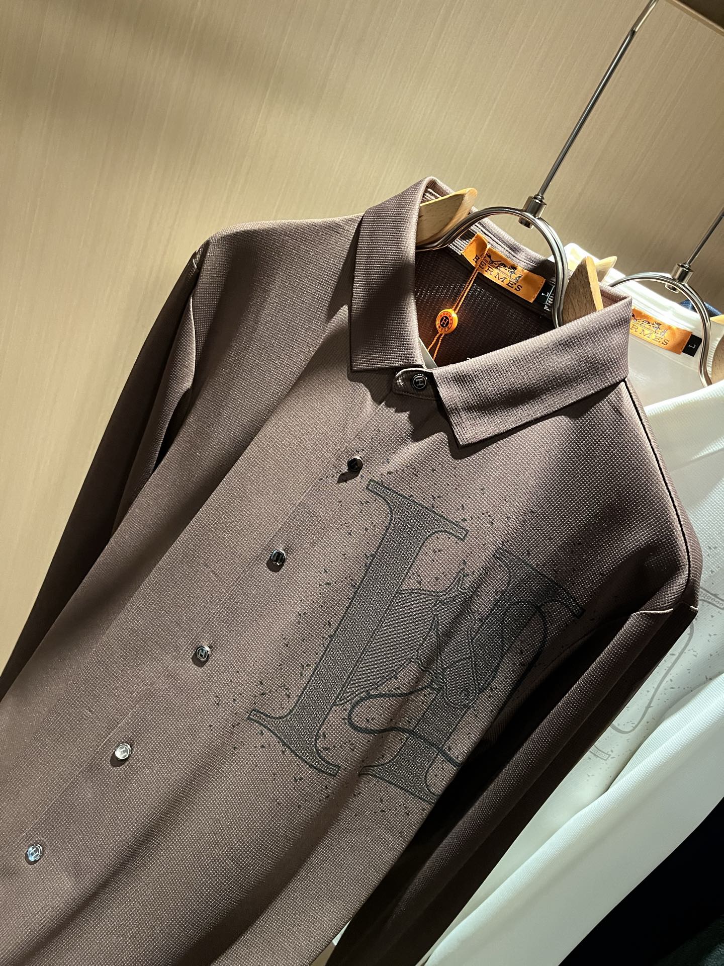 HERM*S爱*仕 2025秋冬高端时尚长袖衬衣，海外贸易公司渠道订单 ！上海恒隆店在售！高级、简约，工