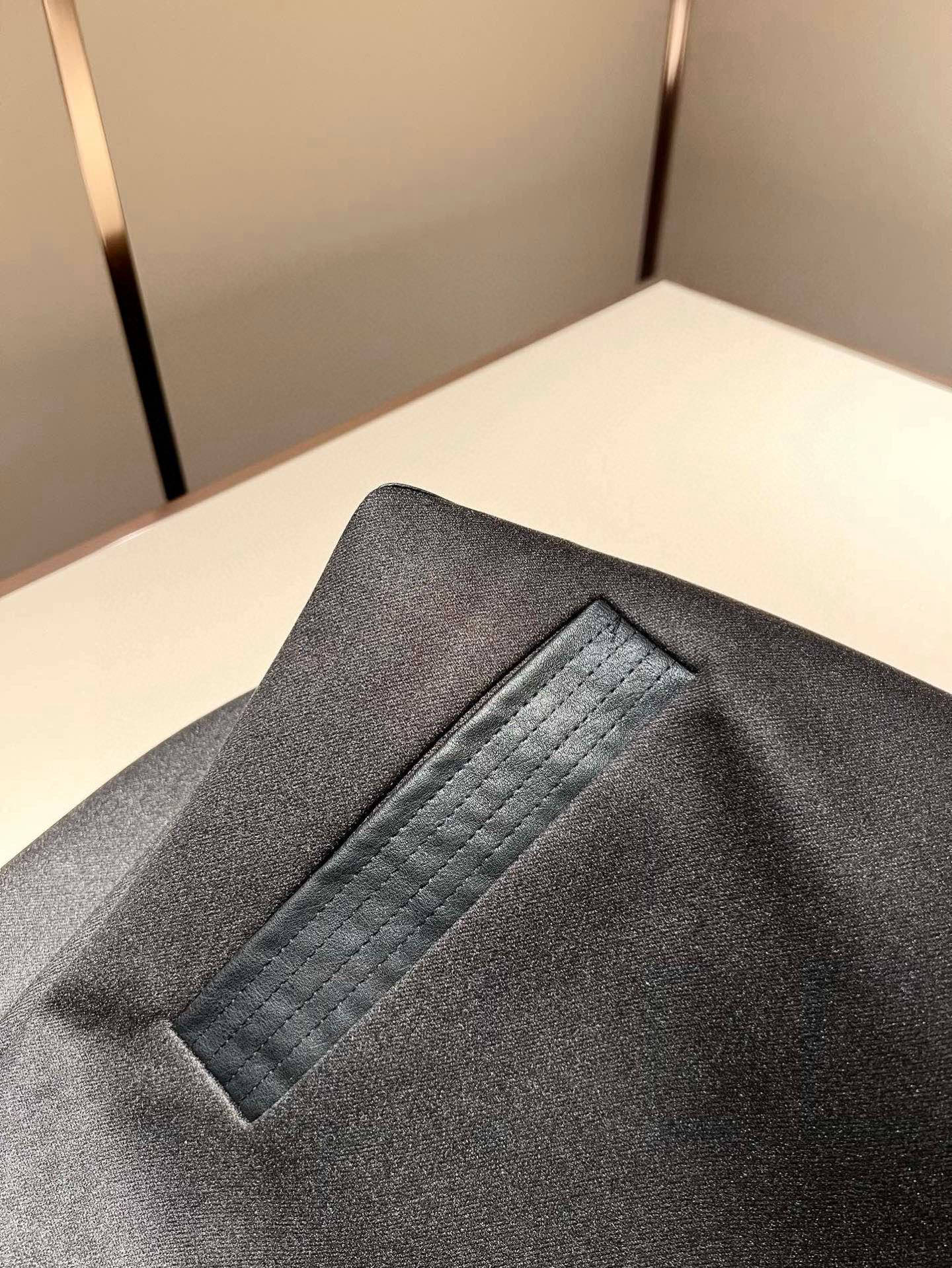 ⚠️细节图！ Loro Piana诺悠翩雅 2025秋冬新品男士休闲皮革拼接夹克外套，外贸公司订单！客供