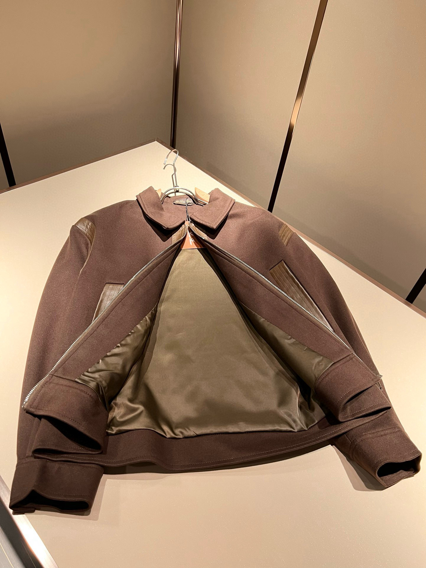 ⚠️细节图！ Loro Piana诺悠翩雅 2025秋冬新品男士休闲皮革拼接夹克外套，外贸公司订单！客供