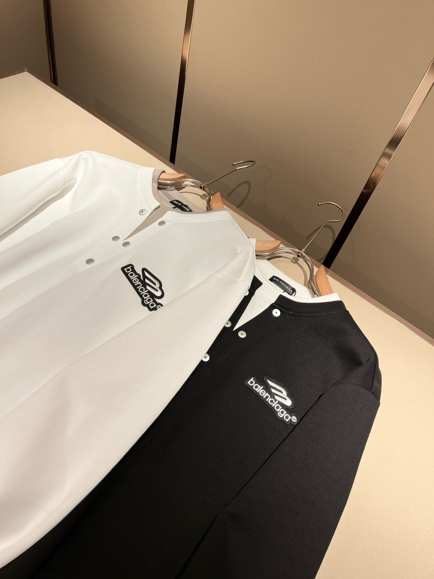 BALENCIA*巴黎*家 2025秋冬最新款百搭卫衣，男女同款👫❤️经典标志图案字母logo图案刺绣工