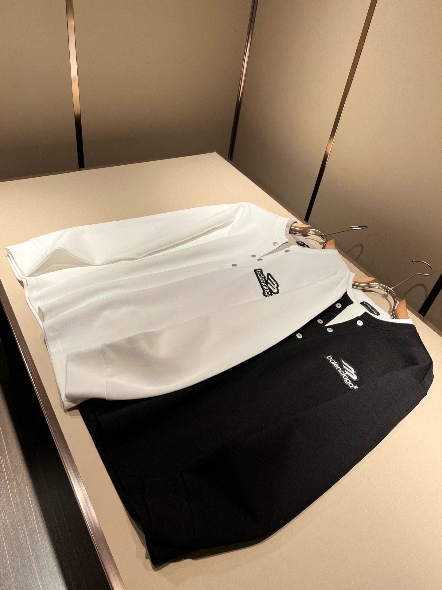 BALENCIA*巴黎*家 2025秋冬最新款百搭卫衣，男女同款👫❤️经典标志图案字母logo图案刺绣工