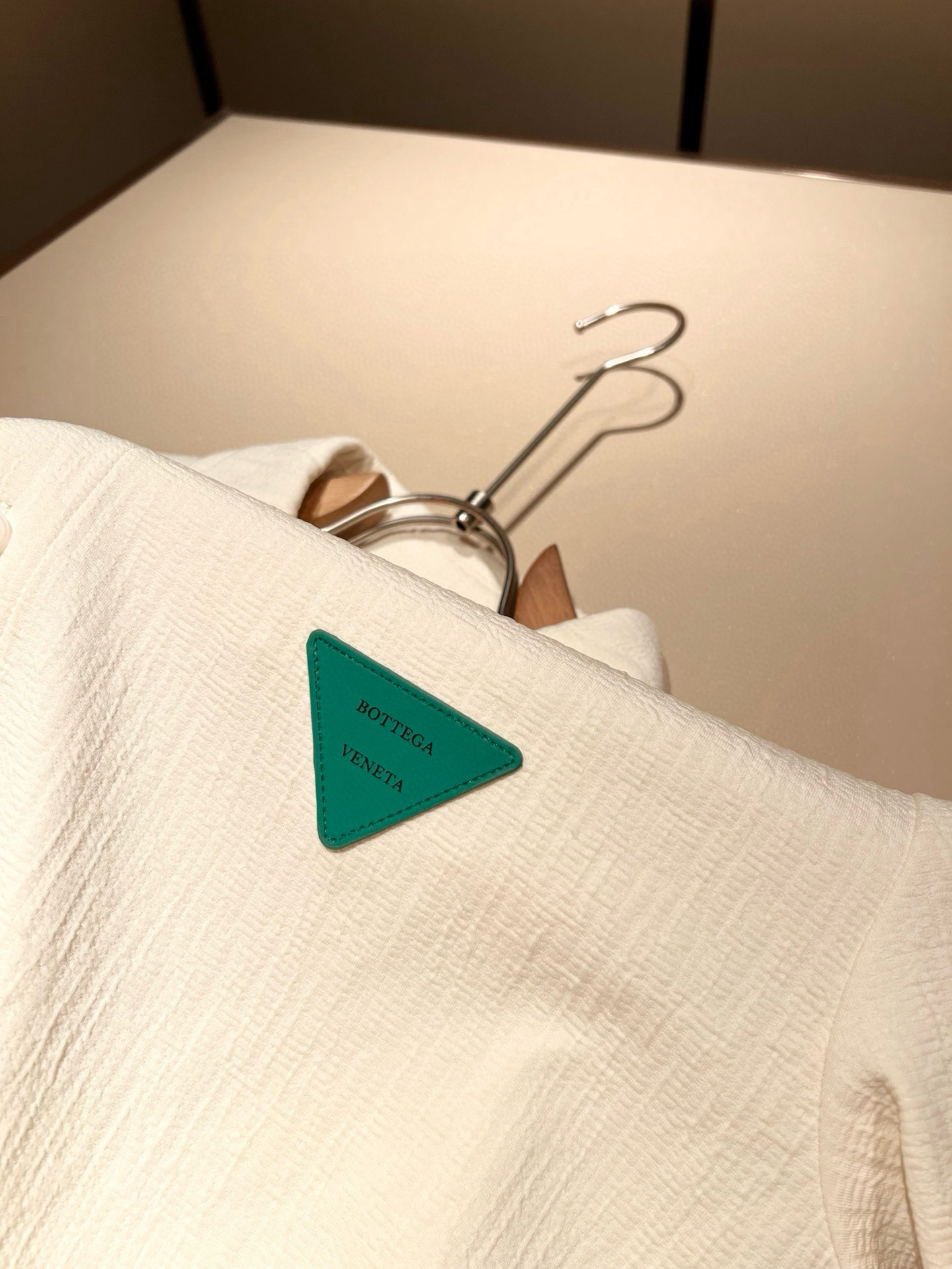 BottegaVene*a宝*嘉 2025秋冬新款男士衬衣，，这是今年目前为止最牛批的一款纯色高品质面料