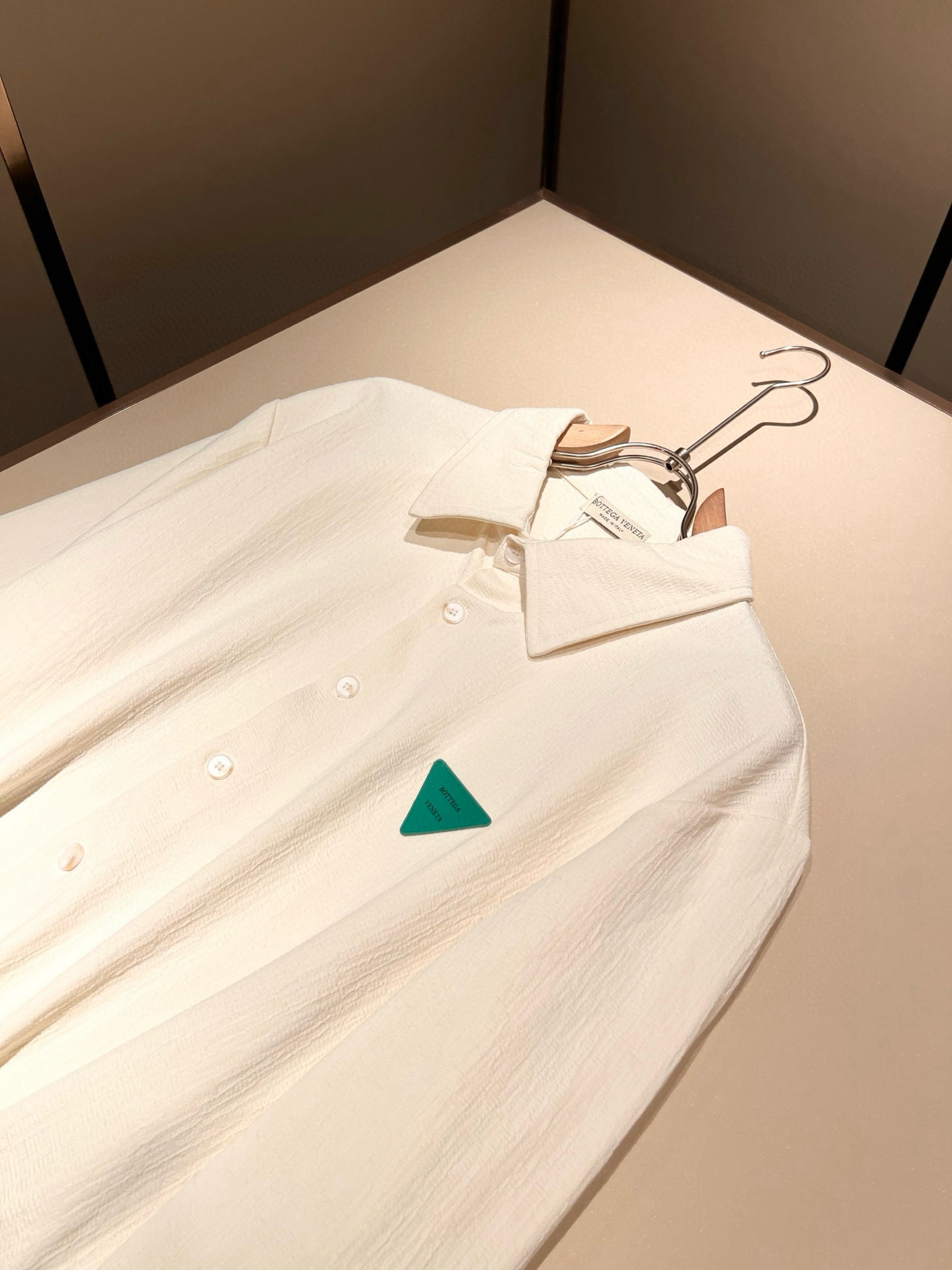 BottegaVene*a宝*嘉 2025秋冬新款男士衬衣，，这是今年目前为止最牛批的一款纯色高品质面料