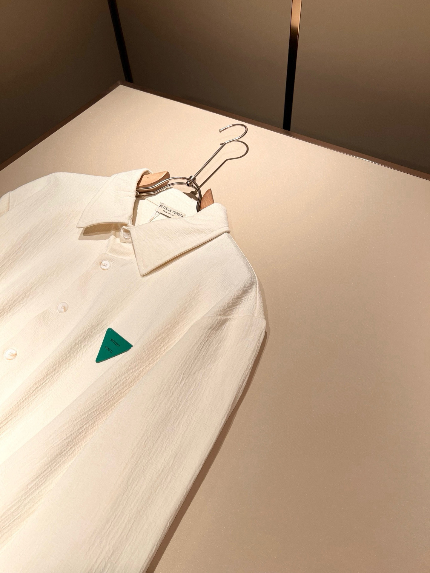 BottegaVene*a宝*嘉 2025秋冬新款男士衬衣，，这是今年目前为止最牛批的一款纯色高品质面料