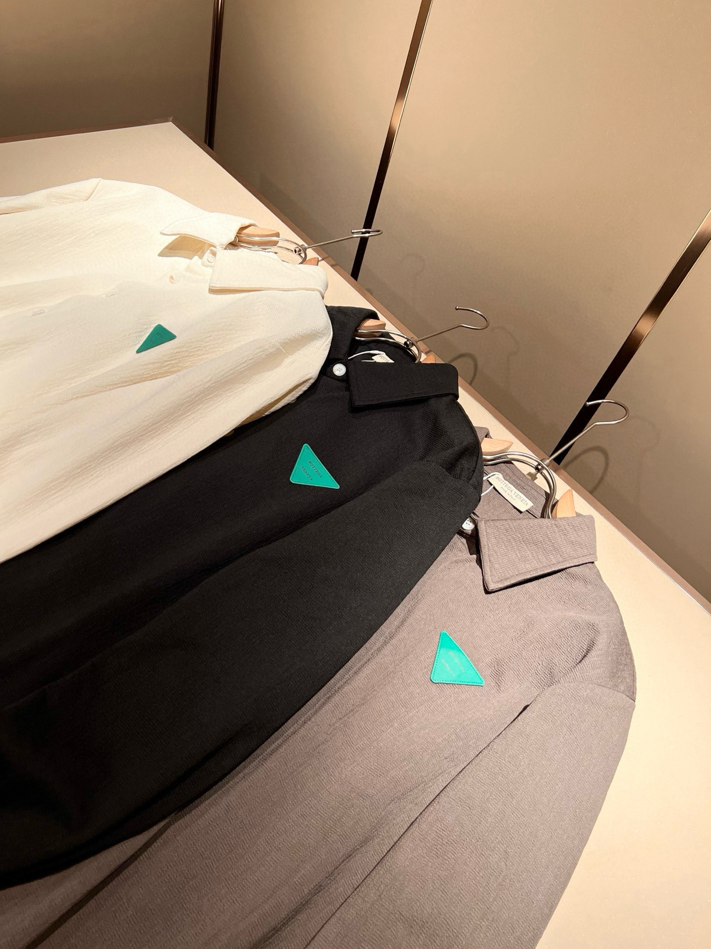 BottegaVene*a宝*嘉 2025秋冬新款男士衬衣，，这是今年目前为止最牛批的一款纯色高品质面料