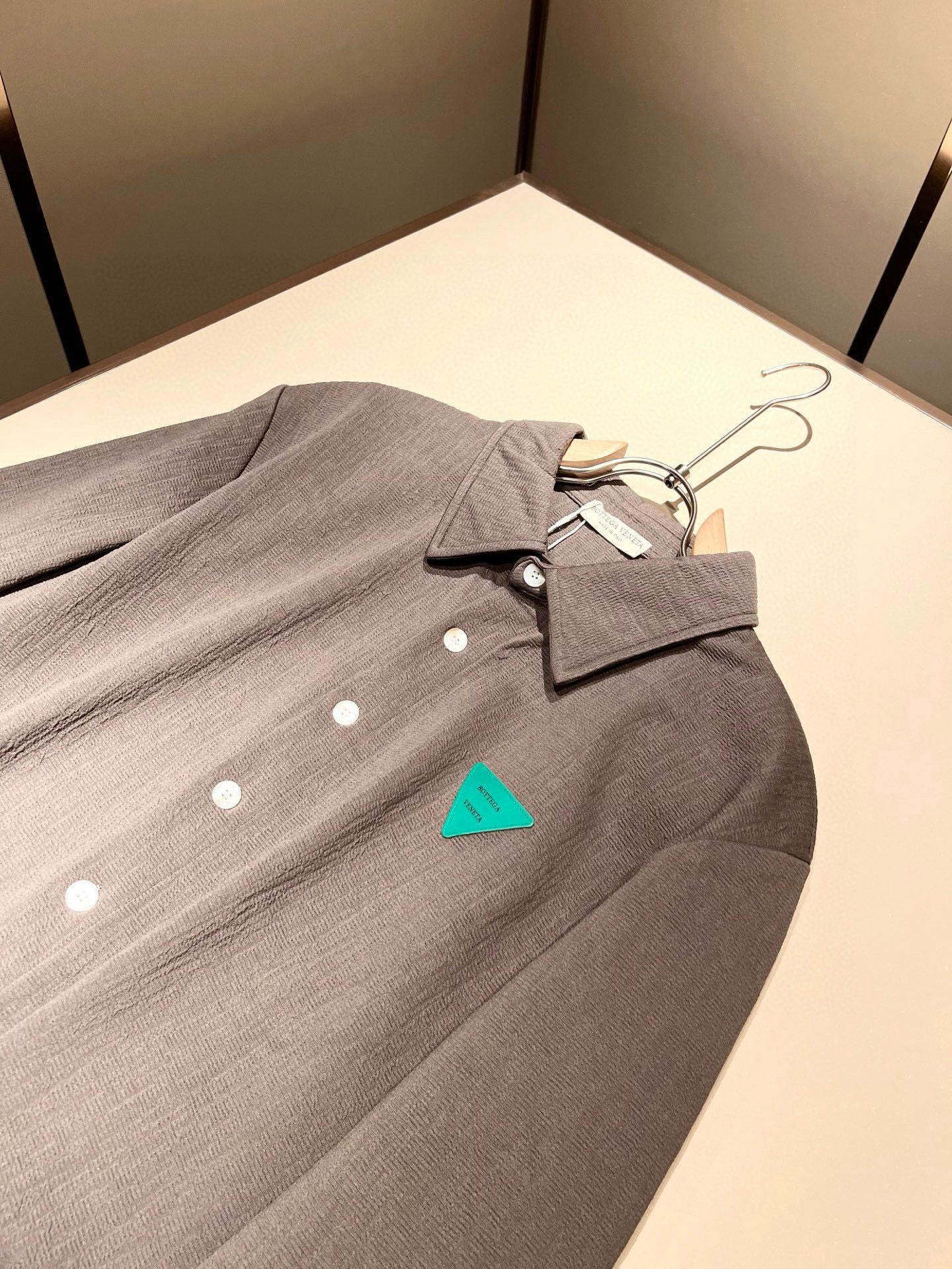 BottegaVene*a宝*嘉 2025秋冬新款男士衬衣，，这是今年目前为止最牛批的一款纯色高品质面料