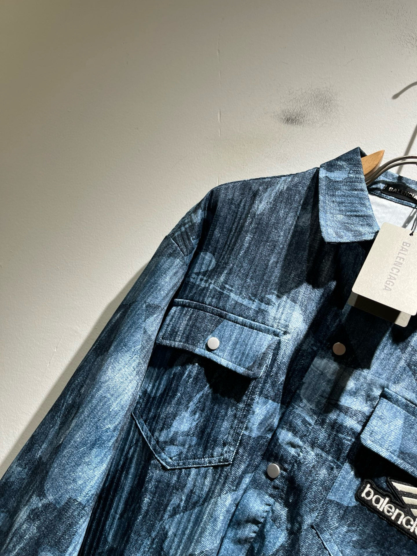 BALENCI*GA巴黎*家 2025秋冬新款男女同款👫衬衣，走秀图案印花时尚休闲衬衣，标志logo图案