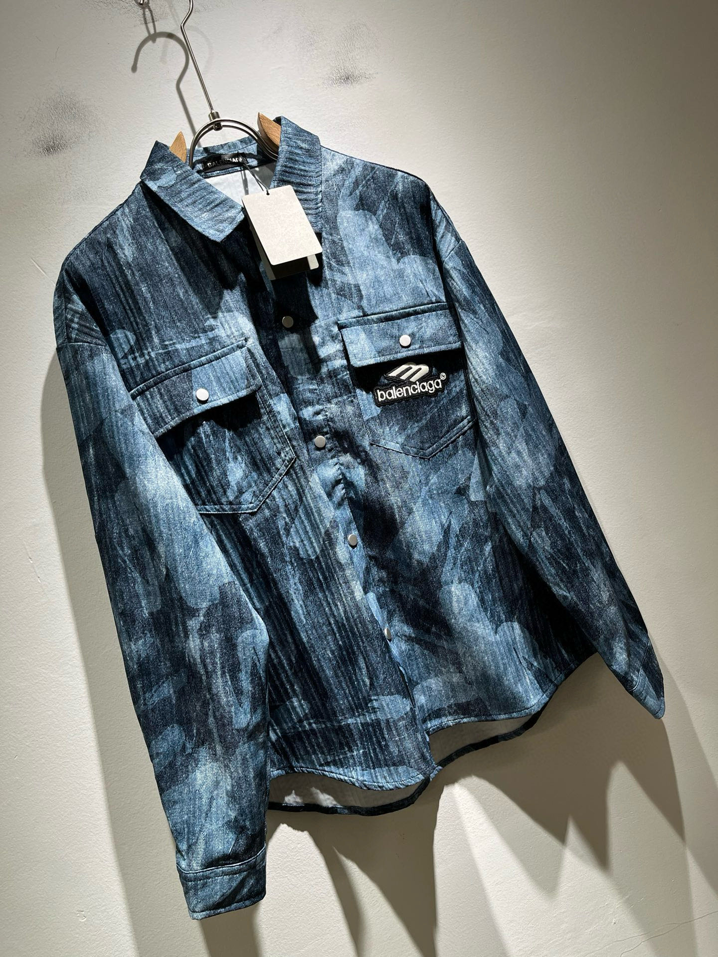 BALENCI*GA巴黎*家 2025秋冬新款男女同款👫衬衣，走秀图案印花时尚休闲衬衣，标志logo图案