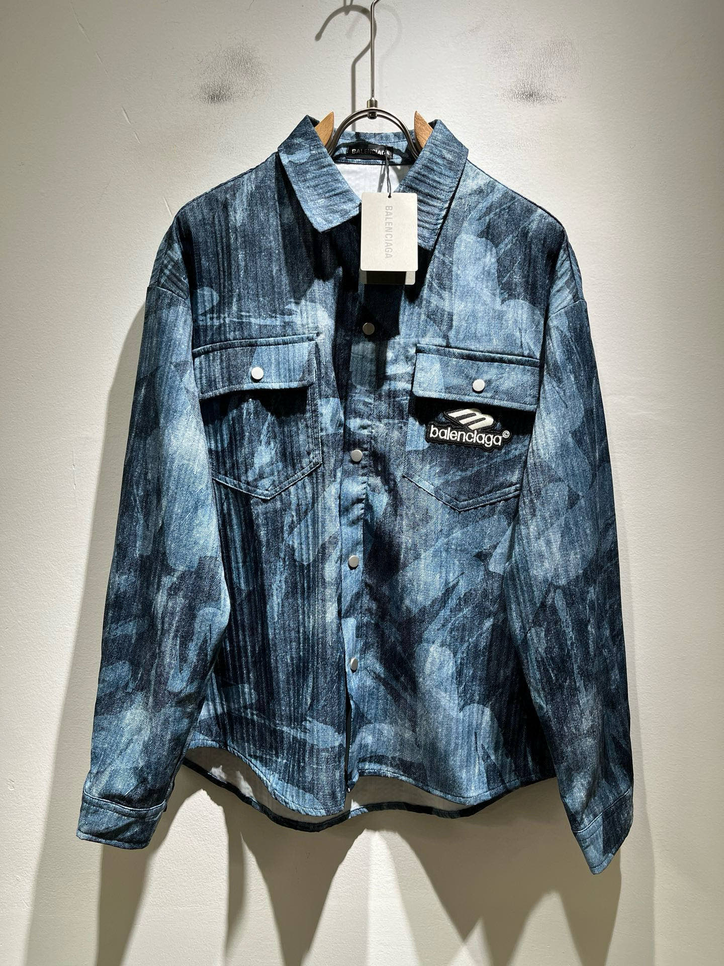 BALENCI*GA巴黎*家 2025秋冬新款男女同款👫衬衣，走秀图案印花时尚休闲衬衣，标志logo图案